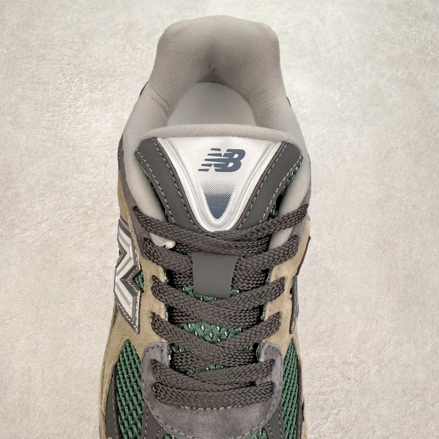 图片[5]-New Balance NB2010系列新百伦经典复古休闲运动板鞋 以ENCAP中底配以升级版 N-ERGY缓震物料 鞋面则采用特色的柔软麂皮搭以NewBalance经典的尼龙网布 低调中还原跑鞋本真 更年轻化的设计理念与材质 让新世代青年得以用全新视角体验经典鞋款的传奇魅力尺码：36 37 37.5 38 38.5 39.5 40 40.5 41.5 42 42.5 43 44 45-选品中心