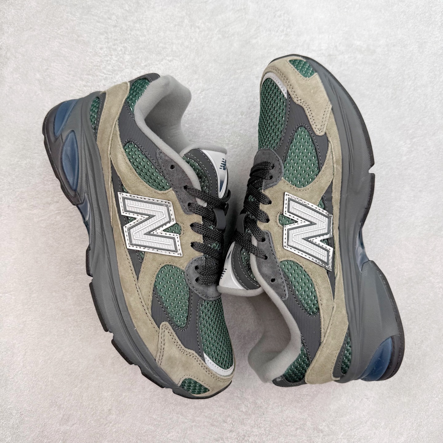 图片[3]-New Balance NB2010系列新百伦经典复古休闲运动板鞋 以ENCAP中底配以升级版 N-ERGY缓震物料 鞋面则采用特色的柔软麂皮搭以NewBalance经典的尼龙网布 低调中还原跑鞋本真 更年轻化的设计理念与材质 让新世代青年得以用全新视角体验经典鞋款的传奇魅力尺码：36 37 37.5 38 38.5 39.5 40 40.5 41.5 42 42.5 43 44 45-选品中心