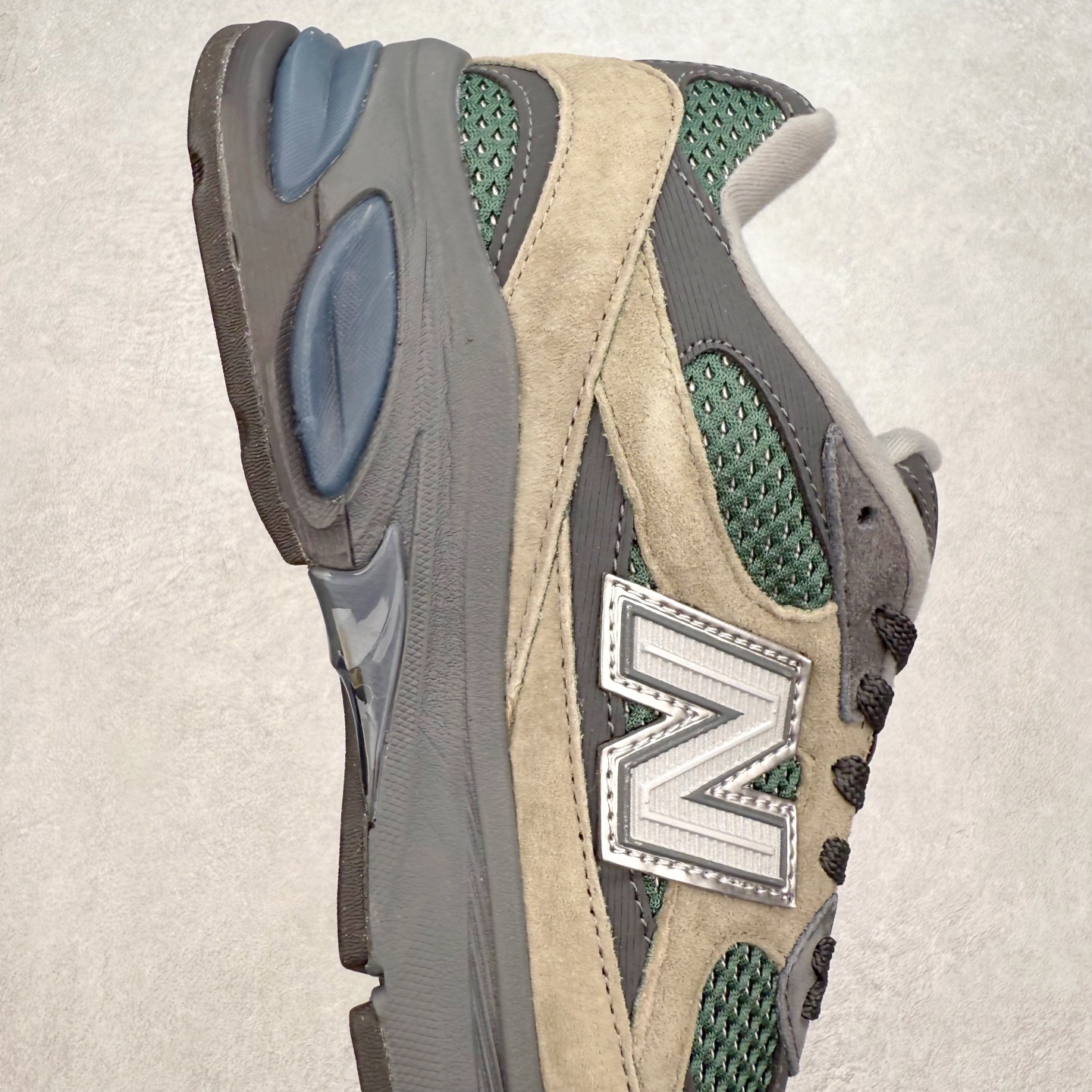 图片[6]-New Balance NB2010系列新百伦经典复古休闲运动板鞋 以ENCAP中底配以升级版 N-ERGY缓震物料 鞋面则采用特色的柔软麂皮搭以NewBalance经典的尼龙网布 低调中还原跑鞋本真 更年轻化的设计理念与材质 让新世代青年得以用全新视角体验经典鞋款的传奇魅力尺码：36 37 37.5 38 38.5 39.5 40 40.5 41.5 42 42.5 43 44 45-选品中心