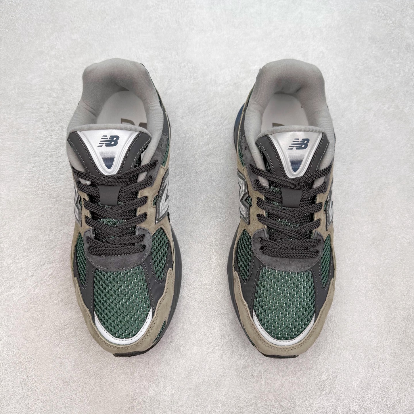 图片[2]-New Balance NB2010系列新百伦经典复古休闲运动板鞋 以ENCAP中底配以升级版 N-ERGY缓震物料 鞋面则采用特色的柔软麂皮搭以NewBalance经典的尼龙网布 低调中还原跑鞋本真 更年轻化的设计理念与材质 让新世代青年得以用全新视角体验经典鞋款的传奇魅力尺码：36 37 37.5 38 38.5 39.5 40 40.5 41.5 42 42.5 43 44 45-选品中心