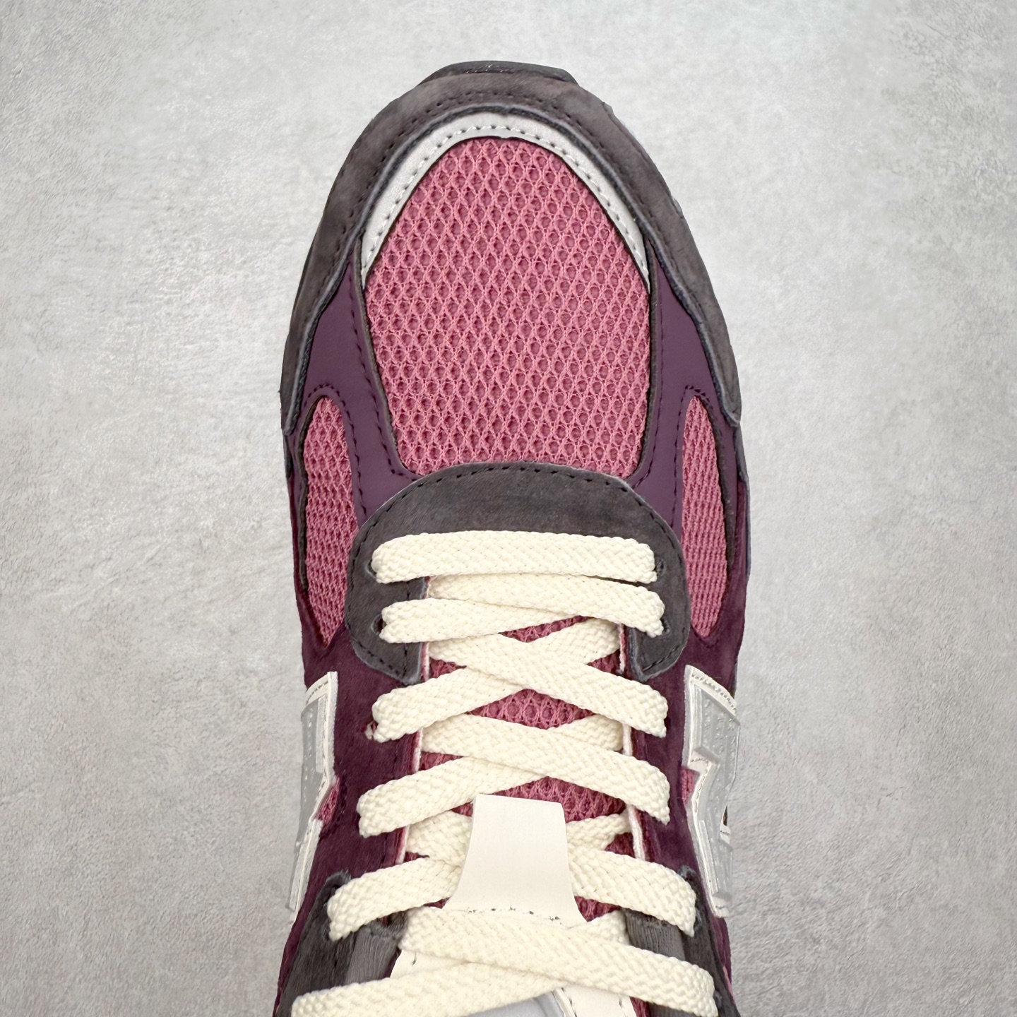 图片[4]-New Balance NB2010系列新百伦经典复古休闲运动板鞋 以ENCAP中底配以升级版 N-ERGY缓震物料 鞋面则采用特色的柔软麂皮搭以NewBalance经典的尼龙网布 低调中还原跑鞋本真 更年轻化的设计理念与材质 让新世代青年得以用全新视角体验经典鞋款的传奇魅力尺码：36 37 37.5 38 38.5 39.5 40 40.5 41.5 42 42.5 43 44 45-选品中心