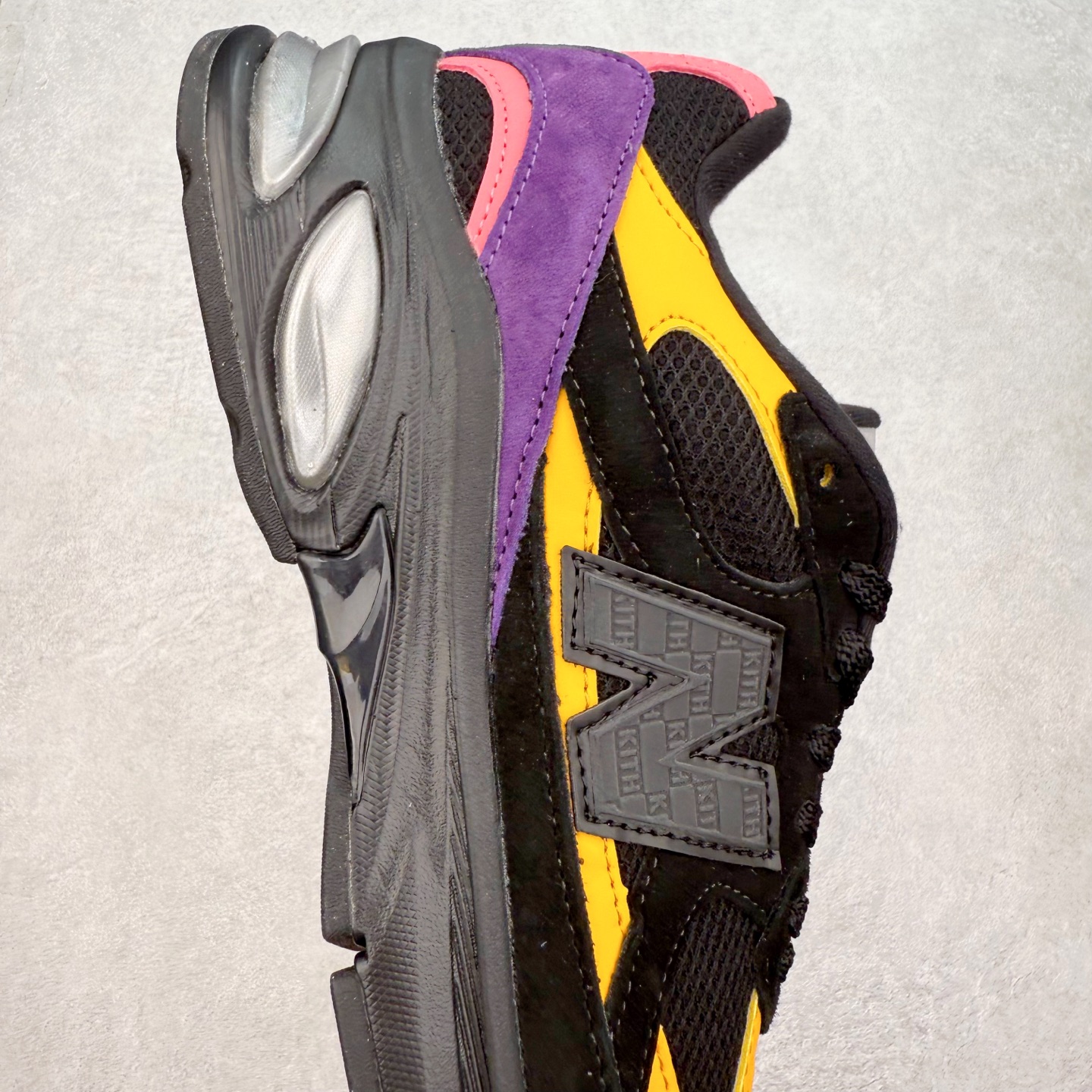 图片[6]-New Balance NB2010系列新百伦经典复古休闲运动板鞋 以ENCAP中底配以升级版 N-ERGY缓震物料 鞋面则采用特色的柔软麂皮搭以NewBalance经典的尼龙网布 低调中还原跑鞋本真 更年轻化的设计理念与材质 让新世代青年得以用全新视角体验经典鞋款的传奇魅力尺码：36 37 37.5 38 38.5 39.5 40 40.5 41.5 42 42.5 43 44 45-选品中心