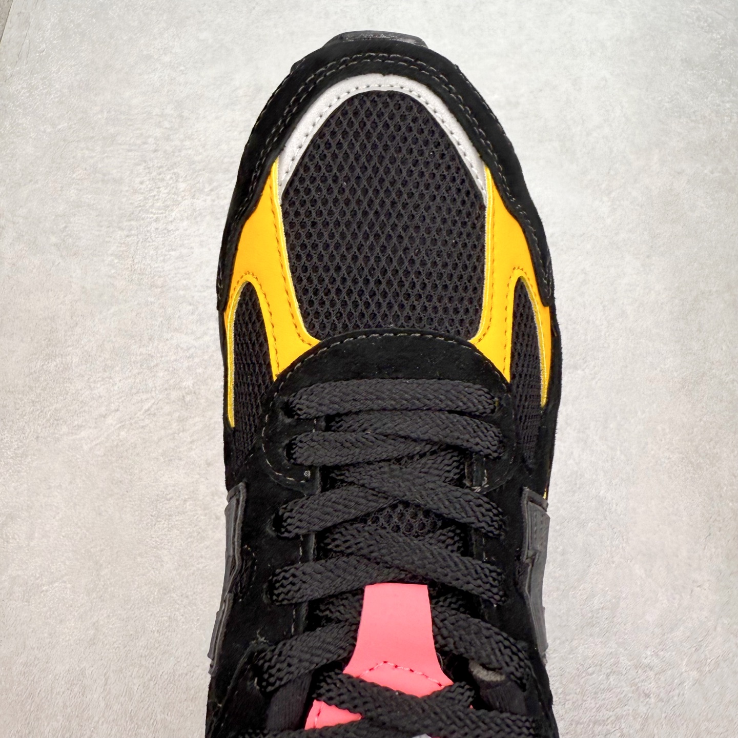 图片[4]-New Balance NB2010系列新百伦经典复古休闲运动板鞋 以ENCAP中底配以升级版 N-ERGY缓震物料 鞋面则采用特色的柔软麂皮搭以NewBalance经典的尼龙网布 低调中还原跑鞋本真 更年轻化的设计理念与材质 让新世代青年得以用全新视角体验经典鞋款的传奇魅力尺码：36 37 37.5 38 38.5 39.5 40 40.5 41.5 42 42.5 43 44 45-选品中心