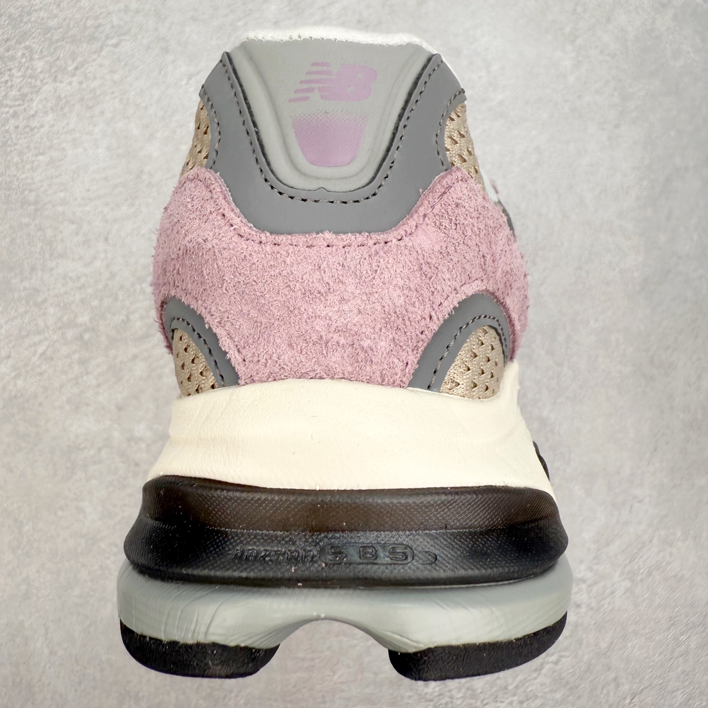 图片[8]-New Balance NB2010系列新百伦经典复古休闲运动板鞋 以ENCAP中底配以升级版 N-ERGY缓震物料 鞋面则采用特色的柔软麂皮搭以NewBalance经典的尼龙网布 低调中还原跑鞋本真 更年轻化的设计理念与材质 让新世代青年得以用全新视角体验经典鞋款的传奇魅力尺码：36 37 37.5 38 38.5 39.5 40 40.5 41.5 42 42.5 43 44 45-选品中心