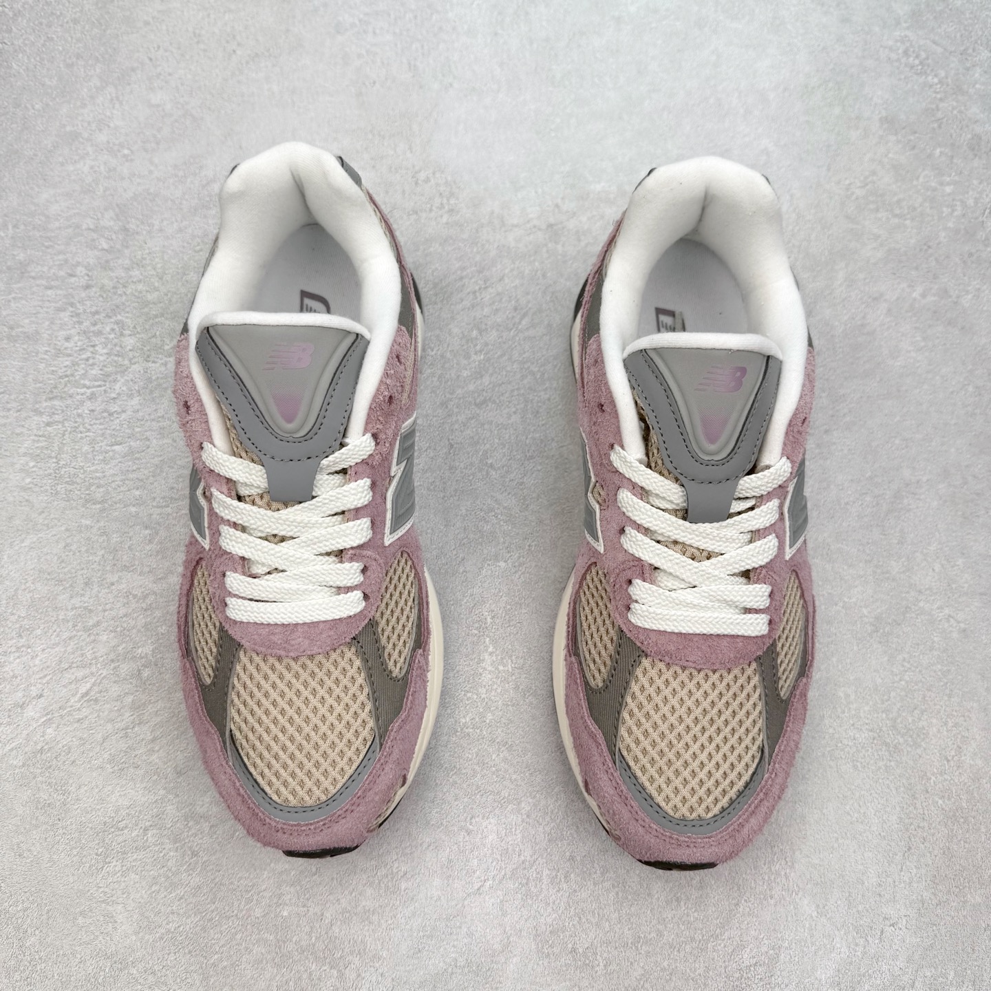 图片[2]-New Balance NB2010系列新百伦经典复古休闲运动板鞋 以ENCAP中底配以升级版 N-ERGY缓震物料 鞋面则采用特色的柔软麂皮搭以NewBalance经典的尼龙网布 低调中还原跑鞋本真 更年轻化的设计理念与材质 让新世代青年得以用全新视角体验经典鞋款的传奇魅力尺码：36 37 37.5 38 38.5 39.5 40 40.5 41.5 42 42.5 43 44 45-选品中心