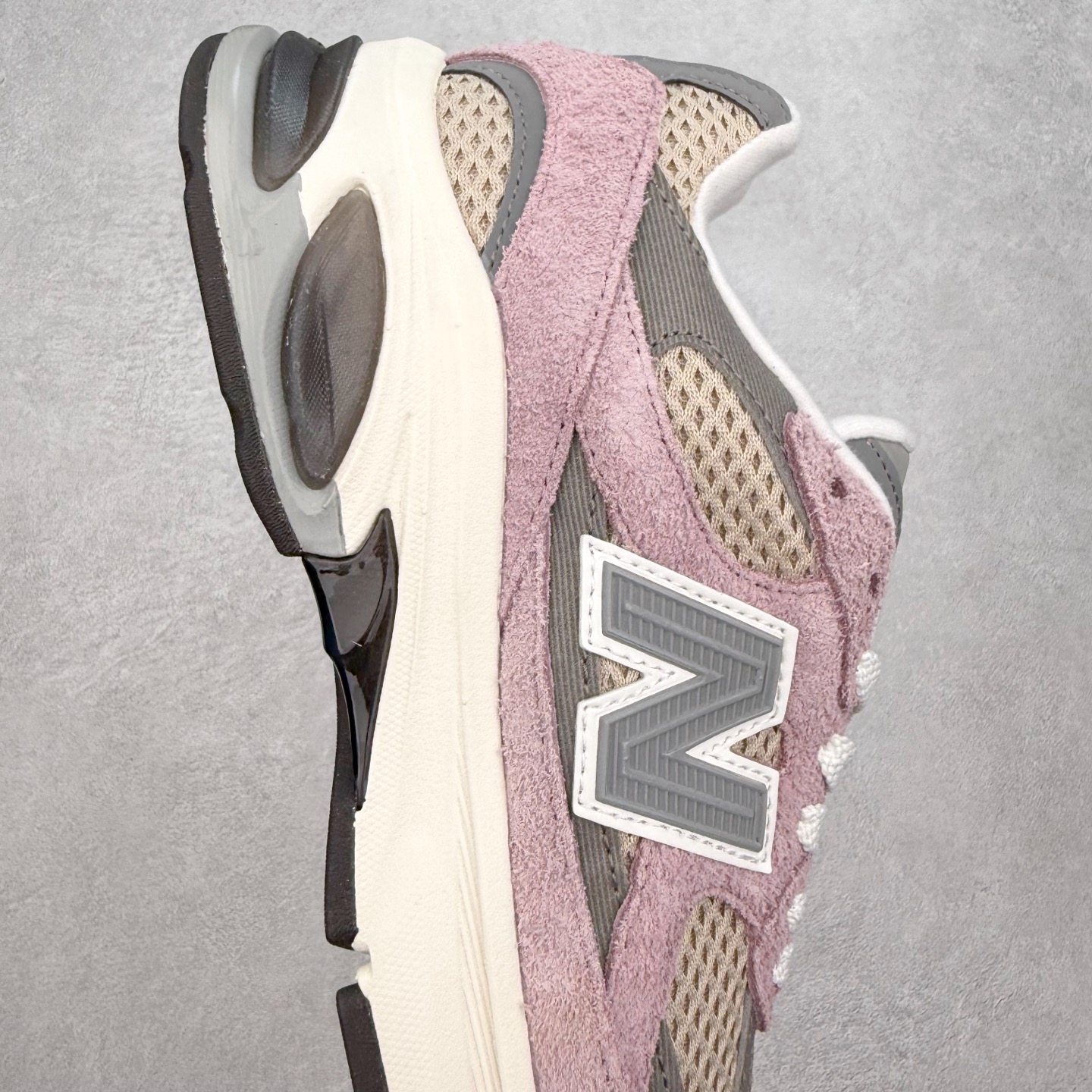 图片[6]-New Balance NB2010系列新百伦经典复古休闲运动板鞋 以ENCAP中底配以升级版 N-ERGY缓震物料 鞋面则采用特色的柔软麂皮搭以NewBalance经典的尼龙网布 低调中还原跑鞋本真 更年轻化的设计理念与材质 让新世代青年得以用全新视角体验经典鞋款的传奇魅力尺码：36 37 37.5 38 38.5 39.5 40 40.5 41.5 42 42.5 43 44 45-选品中心