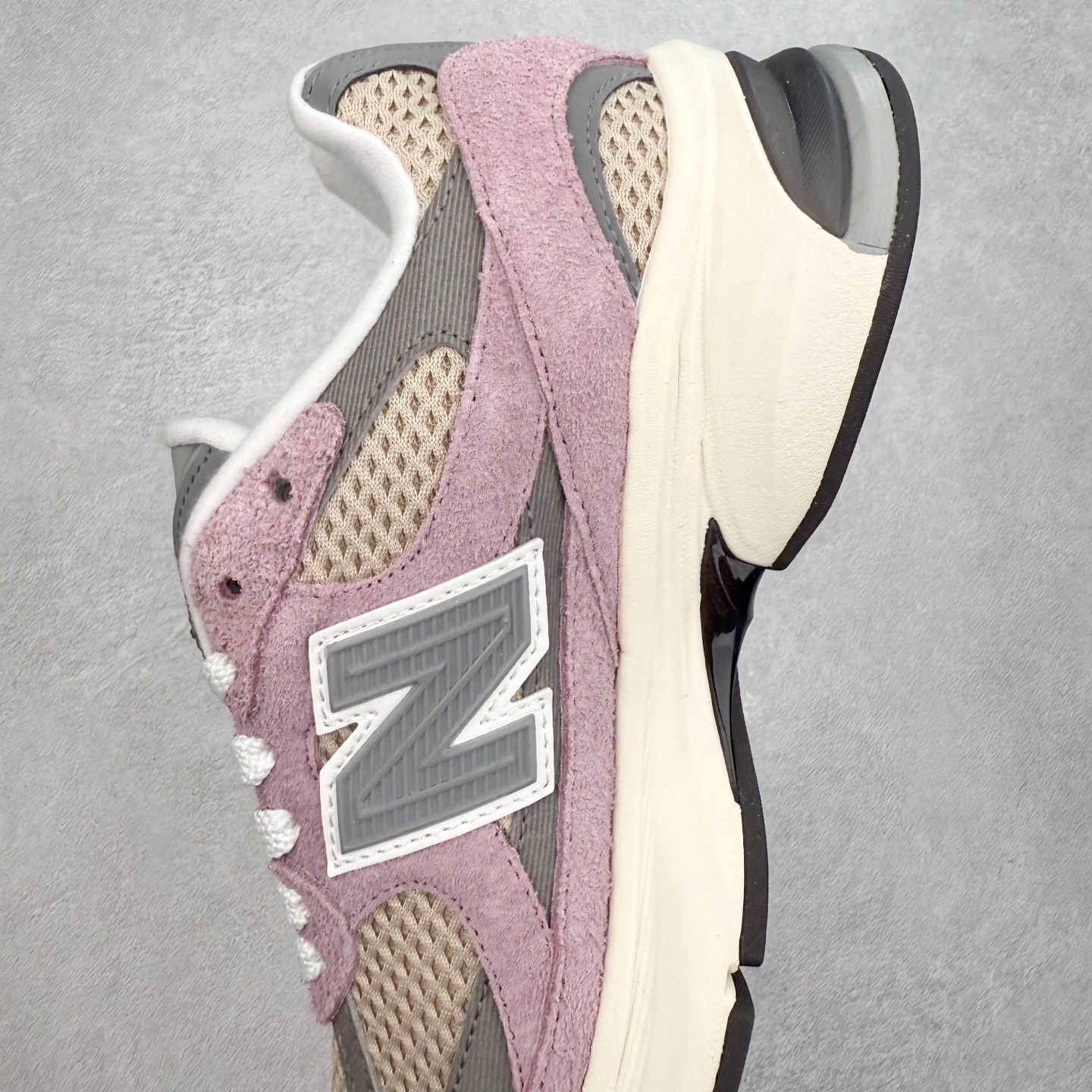 图片[7]-New Balance NB2010系列新百伦经典复古休闲运动板鞋 以ENCAP中底配以升级版 N-ERGY缓震物料 鞋面则采用特色的柔软麂皮搭以NewBalance经典的尼龙网布 低调中还原跑鞋本真 更年轻化的设计理念与材质 让新世代青年得以用全新视角体验经典鞋款的传奇魅力尺码：36 37 37.5 38 38.5 39.5 40 40.5 41.5 42 42.5 43 44 45-选品中心
