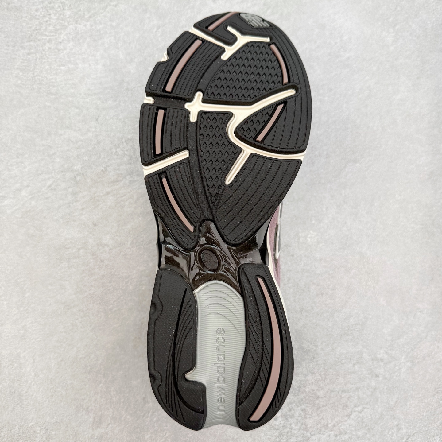 图片[9]-New Balance NB2010系列新百伦经典复古休闲运动板鞋 以ENCAP中底配以升级版 N-ERGY缓震物料 鞋面则采用特色的柔软麂皮搭以NewBalance经典的尼龙网布 低调中还原跑鞋本真 更年轻化的设计理念与材质 让新世代青年得以用全新视角体验经典鞋款的传奇魅力尺码：36 37 37.5 38 38.5 39.5 40 40.5 41.5 42 42.5 43 44 45-选品中心