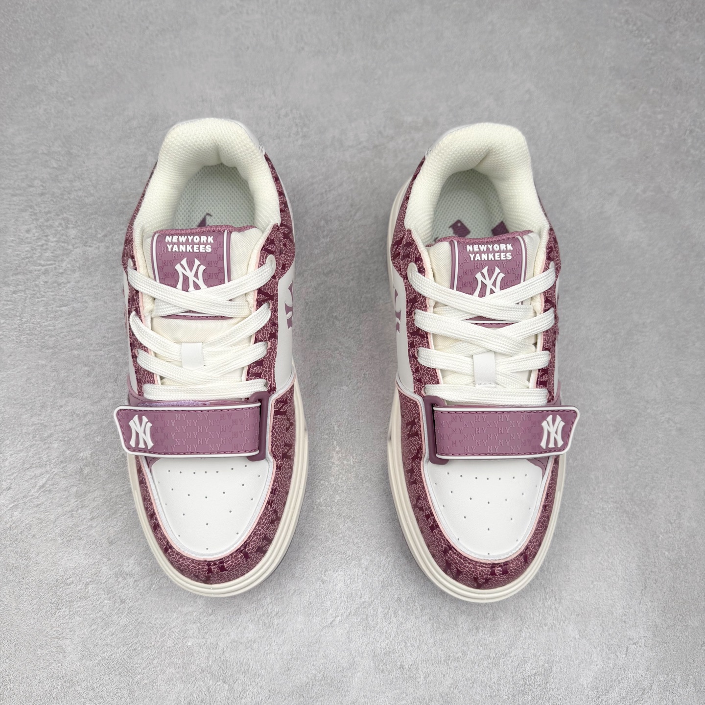 图片[2]-MLB Chunky Liner Basic 复古印花学长鞋系列低帮轻量增高厚底百搭休闲运动慢跑鞋板鞋 Korea韩国联名NY美国榄球纽约洋基队限定 韩国代购专供 全套原楦原纸板原厂数据开发 正确中底拉帮中底网布细节 平台代购专供 左脚内置芯片 韩国代购吊牌标贴 独家一比一RB+MD组合大底 高频后跟小人Logo精准对位立体饱满 正确网布加超迁鞋面 转印中底走线紧密 转印Logo工艺表层防刮不掉色 尺码：35 36 36.5 37.5 38 38.5 39 40 40.5 41 42 42.5 43 44 45-选品中心