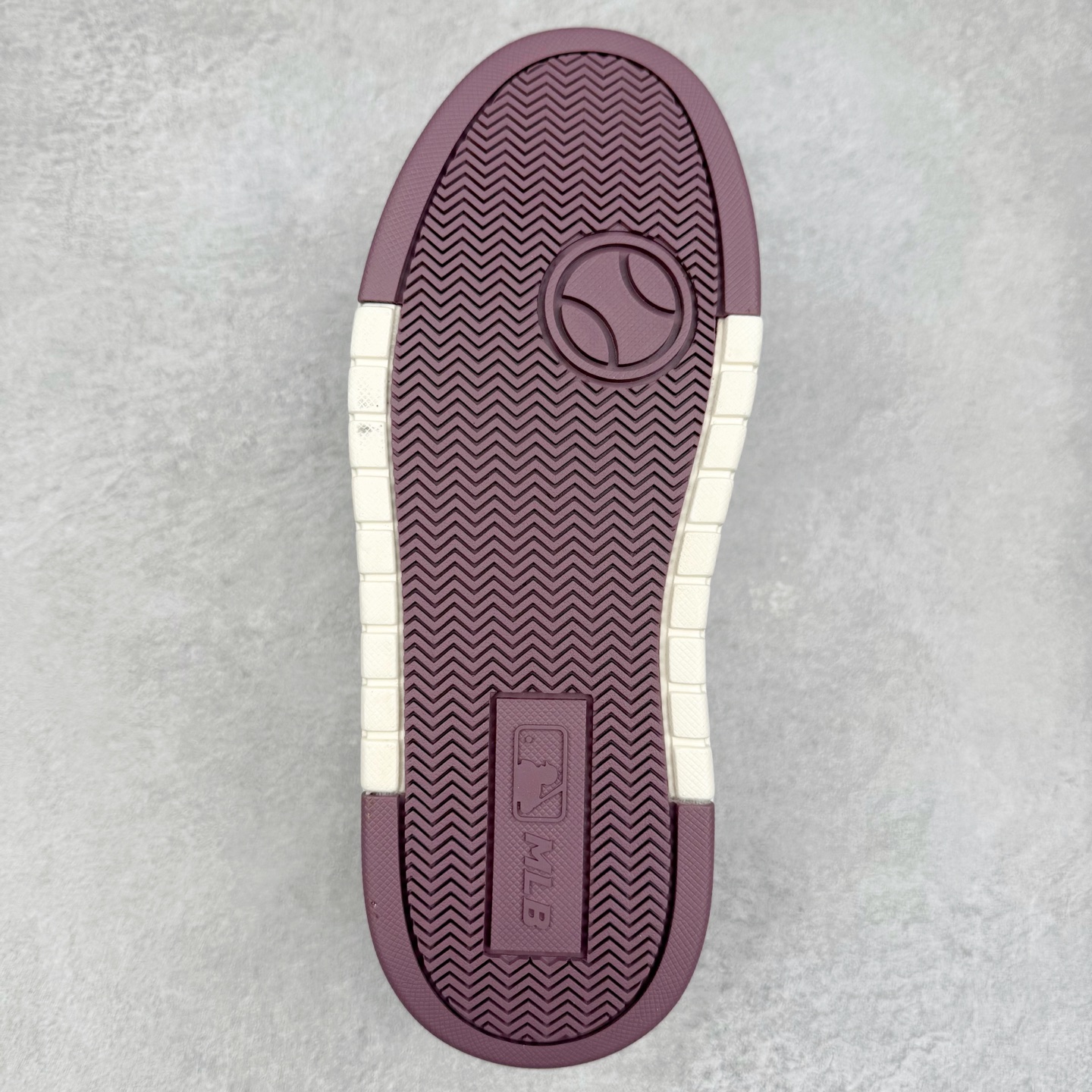 图片[9]-MLB Chunky Liner Basic 复古印花学长鞋系列低帮轻量增高厚底百搭休闲运动慢跑鞋板鞋 Korea韩国联名NY美国榄球纽约洋基队限定 韩国代购专供 全套原楦原纸板原厂数据开发 正确中底拉帮中底网布细节 平台代购专供 左脚内置芯片 韩国代购吊牌标贴 独家一比一RB+MD组合大底 高频后跟小人Logo精准对位立体饱满 正确网布加超迁鞋面 转印中底走线紧密 转印Logo工艺表层防刮不掉色 尺码：35 36 36.5 37.5 38 38.5 39 40 40.5 41 42 42.5 43 44 45-选品中心