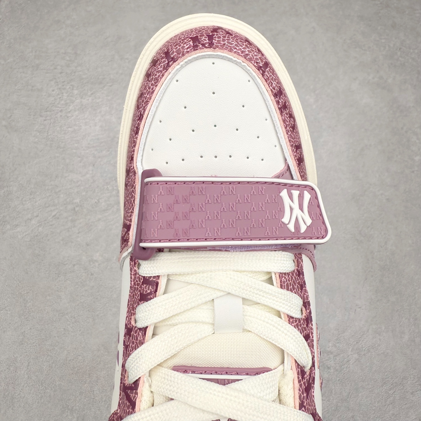 图片[4]-MLB Chunky Liner Basic 复古印花学长鞋系列低帮轻量增高厚底百搭休闲运动慢跑鞋板鞋 Korea韩国联名NY美国榄球纽约洋基队限定 韩国代购专供 全套原楦原纸板原厂数据开发 正确中底拉帮中底网布细节 平台代购专供 左脚内置芯片 韩国代购吊牌标贴 独家一比一RB+MD组合大底 高频后跟小人Logo精准对位立体饱满 正确网布加超迁鞋面 转印中底走线紧密 转印Logo工艺表层防刮不掉色 尺码：35 36 36.5 37.5 38 38.5 39 40 40.5 41 42 42.5 43 44 45-选品中心