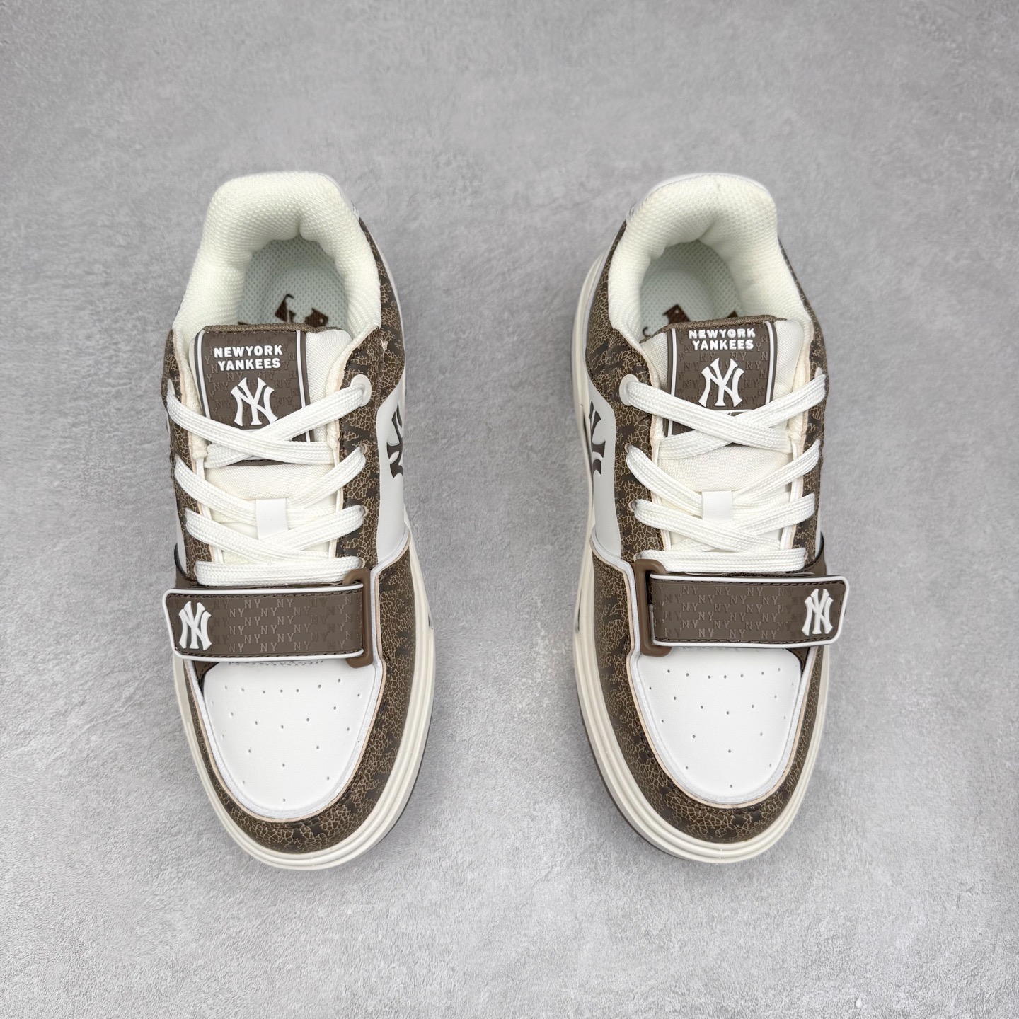 图片[2]-MLB Chunky Liner Basic 复古印花学长鞋系列低帮轻量增高厚底百搭休闲运动慢跑鞋板鞋 Korea韩国联名NY美国榄球纽约洋基队限定 韩国代购专供 全套原楦原纸板原厂数据开发 正确中底拉帮中底网布细节 平台代购专供 左脚内置芯片 韩国代购吊牌标贴 独家一比一RB+MD组合大底 高频后跟小人Logo精准对位立体饱满 正确网布加超迁鞋面 转印中底走线紧密 转印Logo工艺表层防刮不掉色 尺码：35 36 36.5 37.5 38 38.5 39 40 40.5 41 42 42.5 43 44 45-选品中心