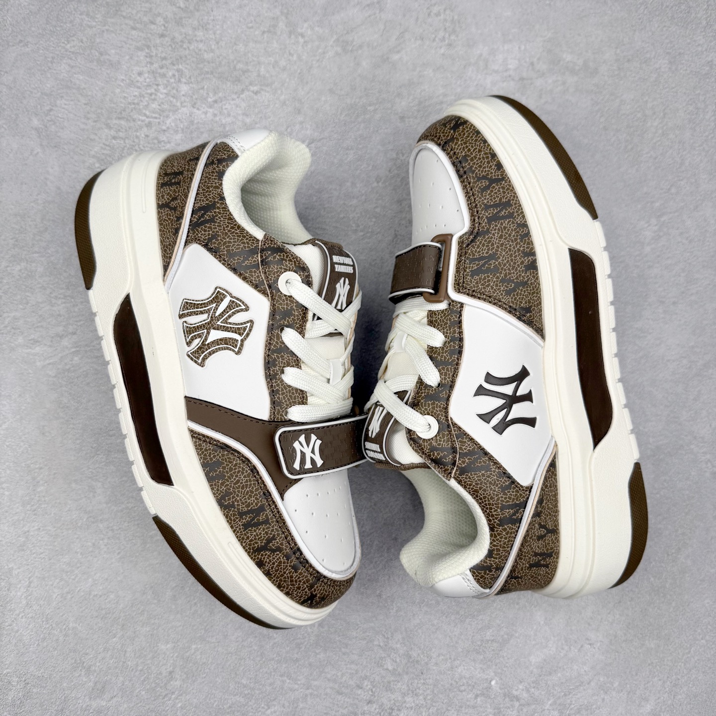 图片[3]-MLB Chunky Liner Basic 复古印花学长鞋系列低帮轻量增高厚底百搭休闲运动慢跑鞋板鞋 Korea韩国联名NY美国榄球纽约洋基队限定 韩国代购专供 全套原楦原纸板原厂数据开发 正确中底拉帮中底网布细节 平台代购专供 左脚内置芯片 韩国代购吊牌标贴 独家一比一RB+MD组合大底 高频后跟小人Logo精准对位立体饱满 正确网布加超迁鞋面 转印中底走线紧密 转印Logo工艺表层防刮不掉色 尺码：35 36 36.5 37.5 38 38.5 39 40 40.5 41 42 42.5 43 44 45-选品中心