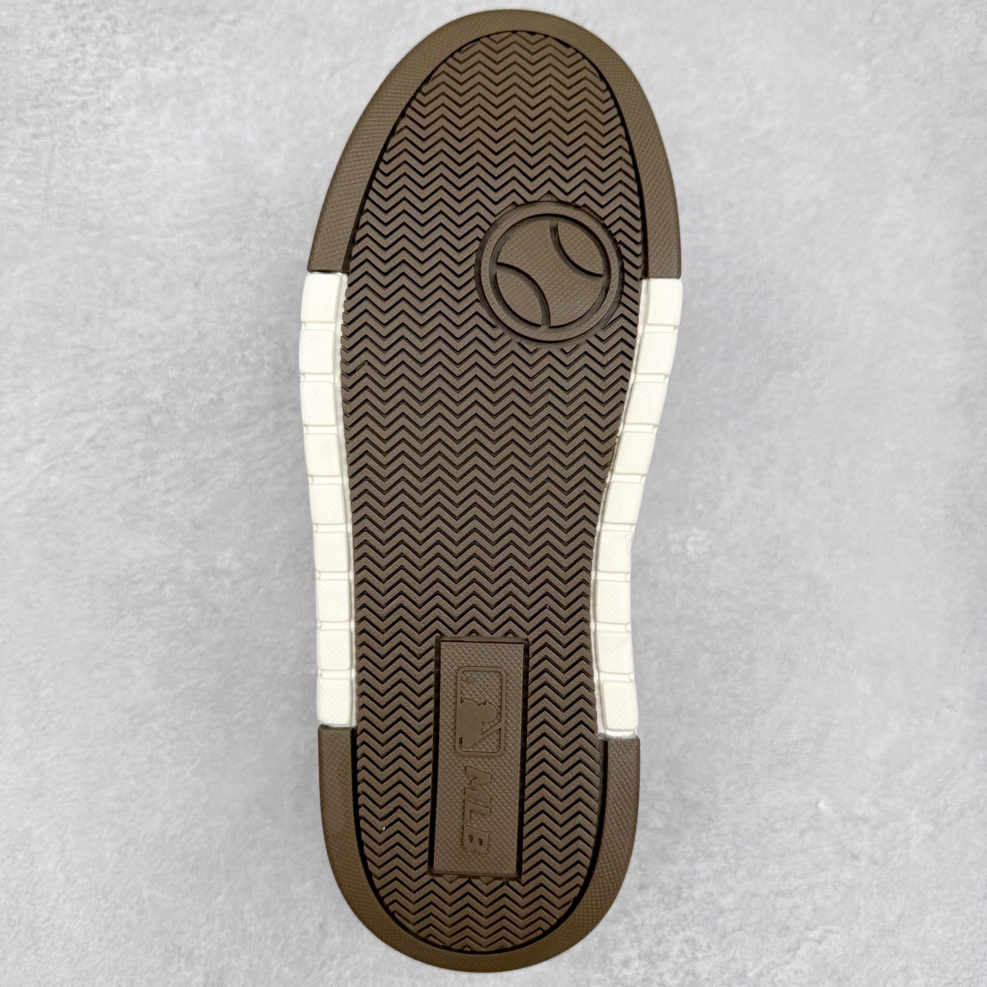 图片[9]-MLB Chunky Liner Basic 复古印花学长鞋系列低帮轻量增高厚底百搭休闲运动慢跑鞋板鞋 Korea韩国联名NY美国榄球纽约洋基队限定 韩国代购专供 全套原楦原纸板原厂数据开发 正确中底拉帮中底网布细节 平台代购专供 左脚内置芯片 韩国代购吊牌标贴 独家一比一RB+MD组合大底 高频后跟小人Logo精准对位立体饱满 正确网布加超迁鞋面 转印中底走线紧密 转印Logo工艺表层防刮不掉色 尺码：35 36 36.5 37.5 38 38.5 39 40 40.5 41 42 42.5 43 44 45-选品中心