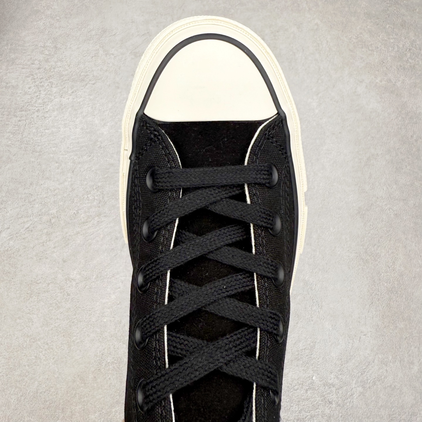 图片[4]-UNDEFEATED x Converse 1970S Mid 匡威联名 休闲复古中帮帆布鞋 鞋款采用Chuck 70 Mid 鞋型进行设计，在高帮与低帮中找到舒适与美观的平衡点，并沿袭前作中的UNDEFEATED标志性美学，再搭配鞋舌与后跟标处的5-Stike Logo编铭牌，联名标志处处可见，营造联名氛围之余更将质感拉满。 货号：172397C 绿迷彩 货号：A00673C 黑色 货号：A00670C 白色 尺码：35 36 36.5 37 37.5 38 39 39.5 40 41 41.5 42 42.5 43 44-选品中心