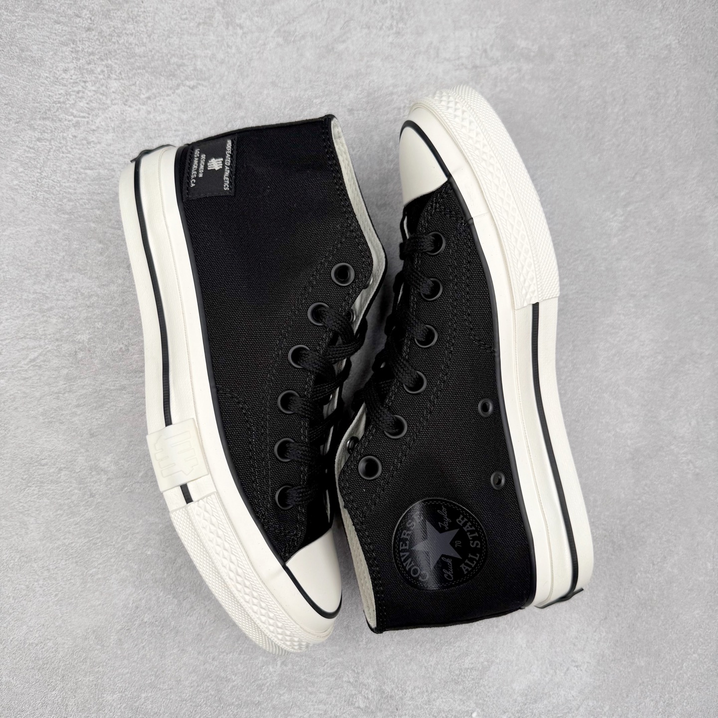 图片[3]-UNDEFEATED x Converse 1970S Mid 匡威联名 休闲复古中帮帆布鞋 鞋款采用Chuck 70 Mid 鞋型进行设计，在高帮与低帮中找到舒适与美观的平衡点，并沿袭前作中的UNDEFEATED标志性美学，再搭配鞋舌与后跟标处的5-Stike Logo编铭牌，联名标志处处可见，营造联名氛围之余更将质感拉满。 货号：172397C 绿迷彩 货号：A00673C 黑色 货号：A00670C 白色 尺码：35 36 36.5 37 37.5 38 39 39.5 40 41 41.5 42 42.5 43 44-选品中心