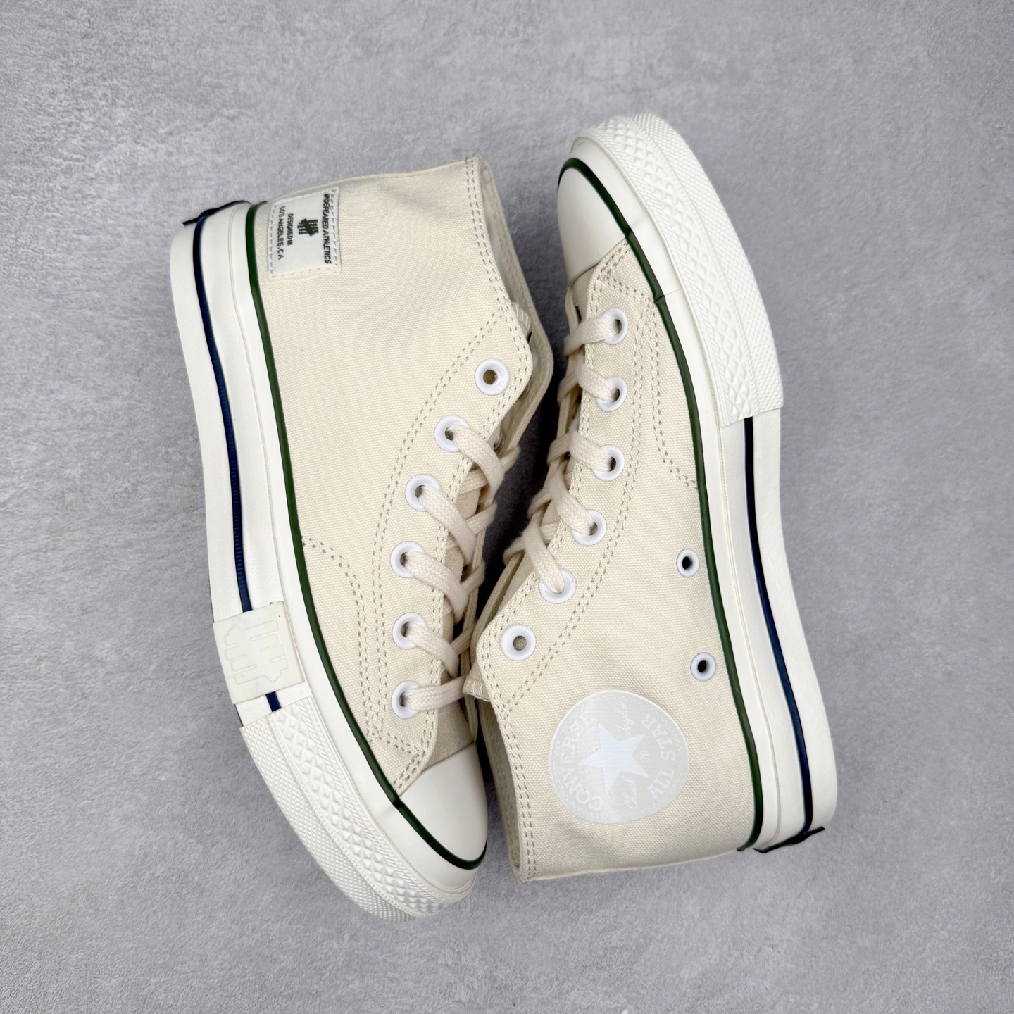 图片[3]-UNDEFEATED x Converse 1970S Mid 匡威联名 休闲复古中帮帆布鞋 鞋款采用Chuck 70 Mid 鞋型进行设计，在高帮与低帮中找到舒适与美观的平衡点，并沿袭前作中的UNDEFEATED标志性美学，再搭配鞋舌与后跟标处的5-Stike Logo编铭牌，联名标志处处可见，营造联名氛围之余更将质感拉满。 货号：172397C 绿迷彩 货号：A00673C 黑色 货号：A00670C 白色 尺码：35 36 36.5 37 37.5 38 39 39.5 40 41 41.5 42 42.5 43 44-选品中心