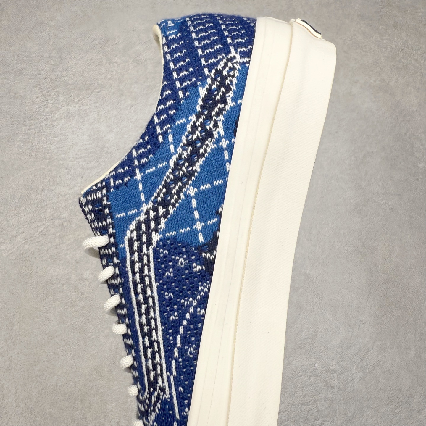 图片[7]-FDMTL x Vans Old Skool 36 OTW by Vans 联名 蓝色编织 高端支线 复古休闲百搭滑板鞋 本次合作延续双方对材质与文化细节的深入探索，灵感源自日本传统手工技艺刺子绣。OTW by Vans 高端支线与 FDMTL 在此基础上注入现代技艺，运用 Vans Engineered Knit 编织技术，将刺子绣的精致纹理织入鞋面之中，白色缝线与图案交织出更具层次的质感表达。 货号：VN000SHXBLU 尺码：35 36 36.5 37 38 38.5 39 40 40.5 41 42 42.5 43 44-选品中心