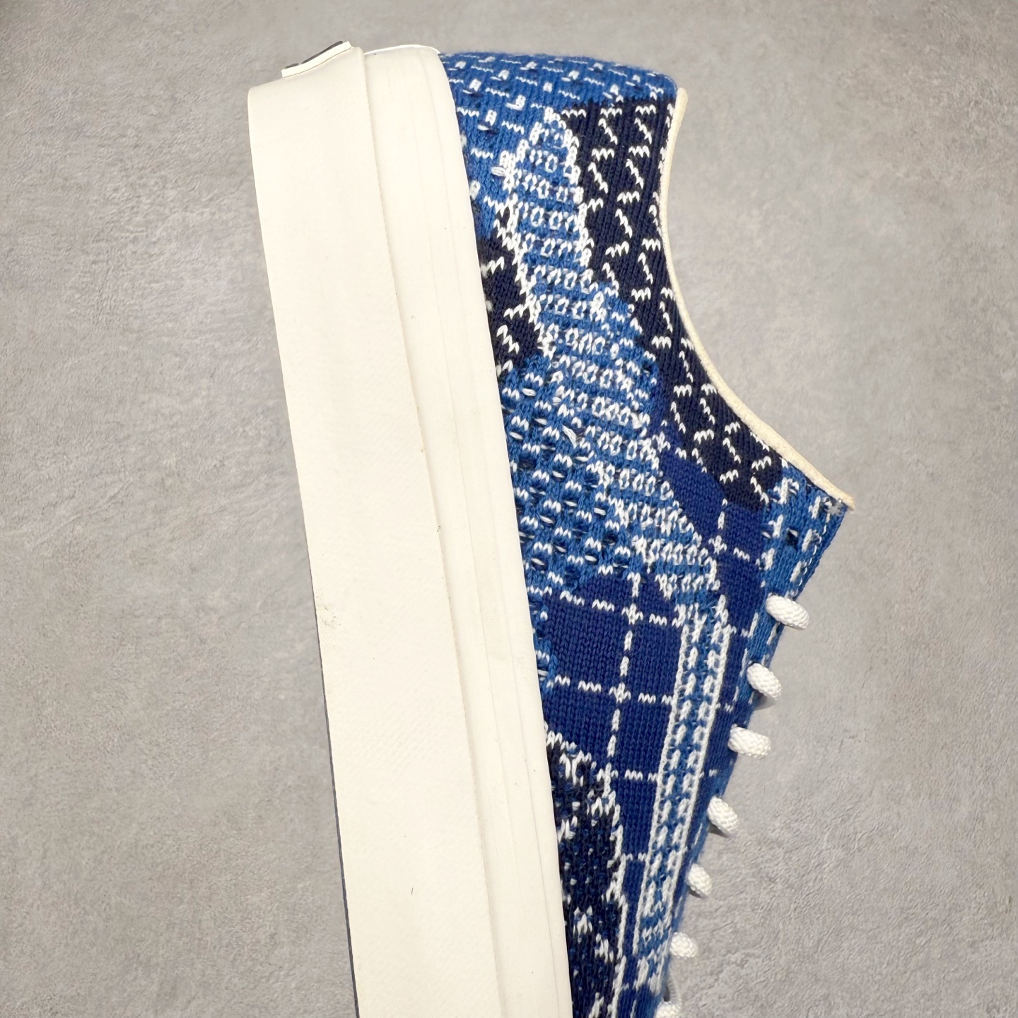 图片[6]-FDMTL x Vans Old Skool 36 OTW by Vans 联名 蓝色编织 高端支线 复古休闲百搭滑板鞋 本次合作延续双方对材质与文化细节的深入探索，灵感源自日本传统手工技艺刺子绣。OTW by Vans 高端支线与 FDMTL 在此基础上注入现代技艺，运用 Vans Engineered Knit 编织技术，将刺子绣的精致纹理织入鞋面之中，白色缝线与图案交织出更具层次的质感表达。 货号：VN000SHXBLU 尺码：35 36 36.5 37 38 38.5 39 40 40.5 41 42 42.5 43 44-选品中心