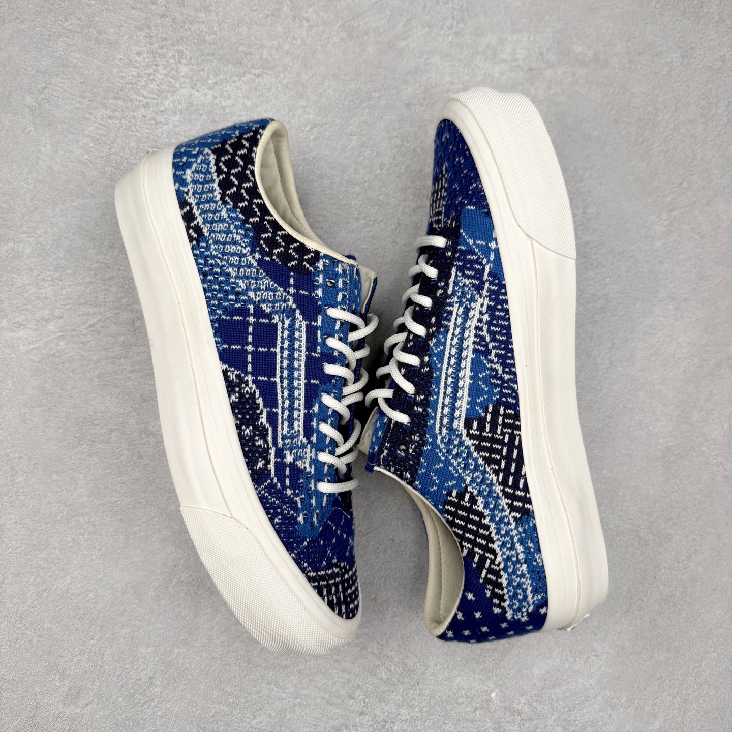 图片[3]-FDMTL x Vans Old Skool 36 OTW by Vans 联名 蓝色编织 高端支线 复古休闲百搭滑板鞋 本次合作延续双方对材质与文化细节的深入探索，灵感源自日本传统手工技艺刺子绣。OTW by Vans 高端支线与 FDMTL 在此基础上注入现代技艺，运用 Vans Engineered Knit 编织技术，将刺子绣的精致纹理织入鞋面之中，白色缝线与图案交织出更具层次的质感表达。 货号：VN000SHXBLU 尺码：35 36 36.5 37 38 38.5 39 40 40.5 41 42 42.5 43 44-选品中心
