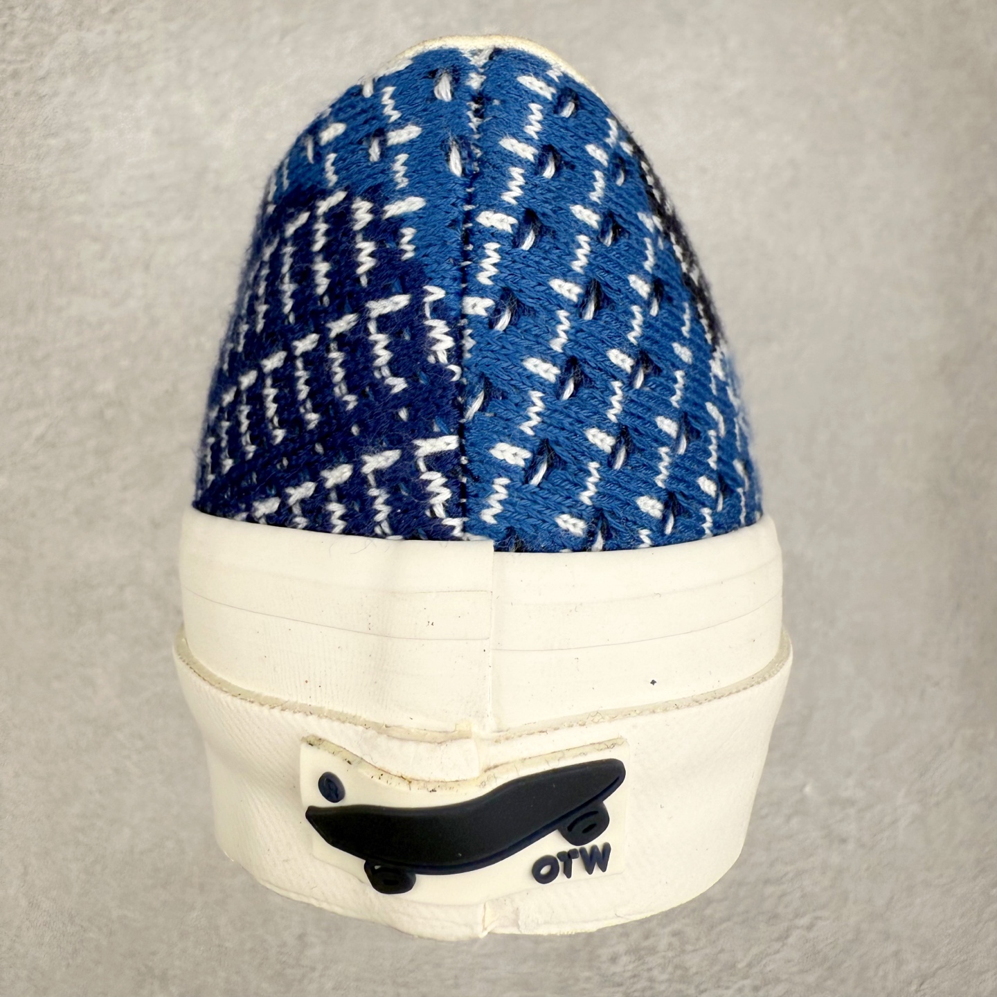 图片[8]-FDMTL x Vans Old Skool 36 OTW by Vans 联名 蓝色编织 高端支线 复古休闲百搭滑板鞋 本次合作延续双方对材质与文化细节的深入探索，灵感源自日本传统手工技艺刺子绣。OTW by Vans 高端支线与 FDMTL 在此基础上注入现代技艺，运用 Vans Engineered Knit 编织技术，将刺子绣的精致纹理织入鞋面之中，白色缝线与图案交织出更具层次的质感表达。 货号：VN000SHXBLU 尺码：35 36 36.5 37 38 38.5 39 40 40.5 41 42 42.5 43 44-选品中心