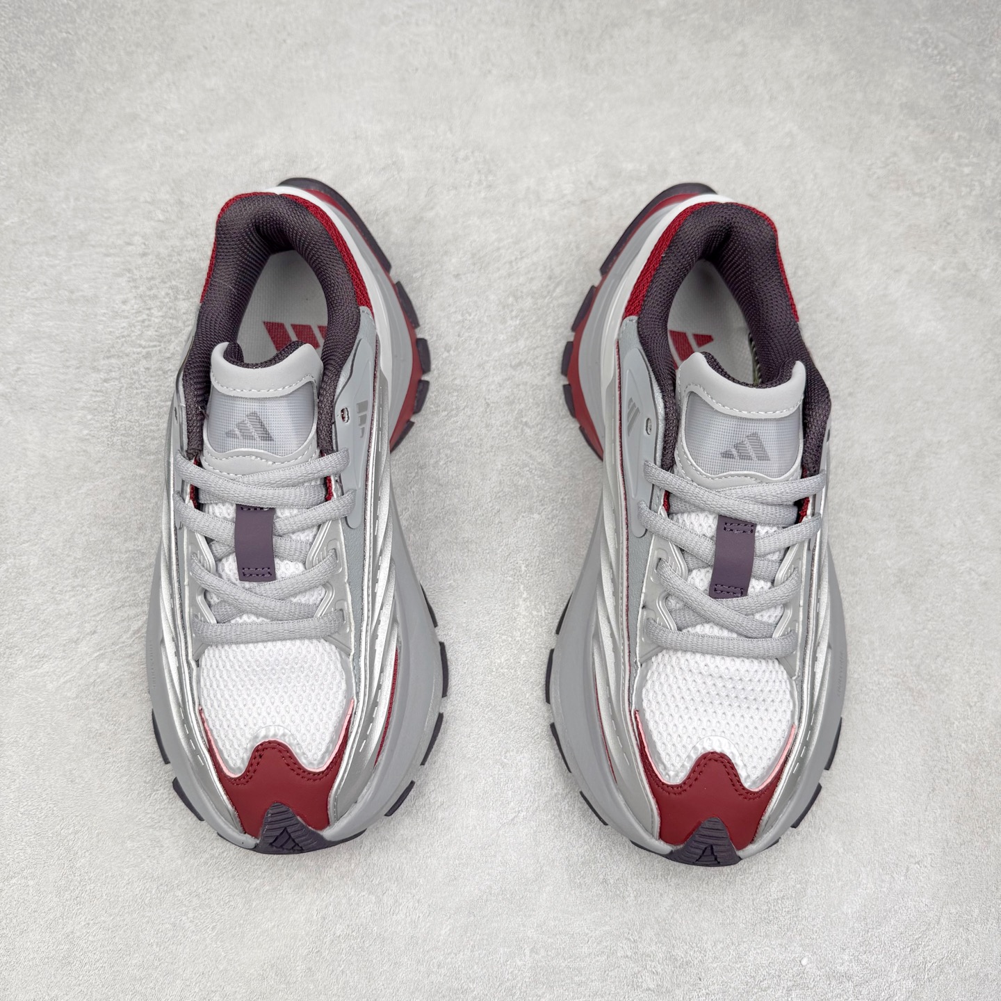 图片[2]-AD XLG MTW系列 舒适百搭防滑耐磨低帮跑步鞋老爹鞋 IH1572 鞋面采用贯穿式银条 完整的线条流畅度带来充分的视觉享受 鞋舌若隐若现的LOGO充满神秘感 夸张的鞋后跟幅度设计 线条感延伸至后跟标志三条杆彰显adidas调性 中底采用LIGHT STRIKE科技 在满足穿搭属性的同时提供舒适的脚感 完整的流线型设计语言 从鞋面贯穿到鞋底以及鞋花纹路 颜值与实力兼具 秀场与日常皆融 未来已来 让我们继续期待 实拍调校N版已经零色差零失真 百分百还原实物色彩所见即所得 不存在货不对板色差等低级问题 选购参考实物拍摄 不混卖不参货 只用心做好货严格选品 承诺混一赔十 尺码：36 36.5 37.5 38 38.5 39 40 40.5 41 42 42.5 43 44 44.5 45-选品中心