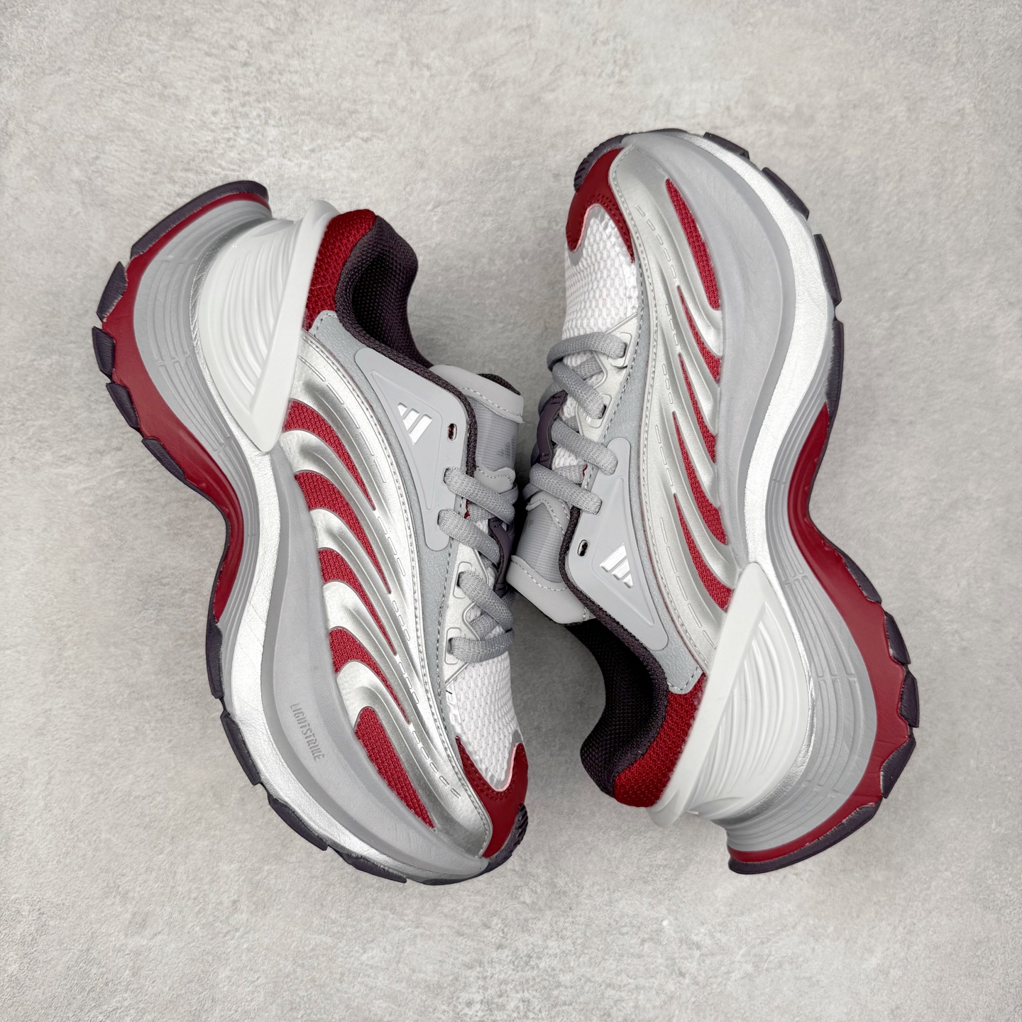 图片[3]-AD XLG MTW系列 舒适百搭防滑耐磨低帮跑步鞋老爹鞋 IH1572 鞋面采用贯穿式银条 完整的线条流畅度带来充分的视觉享受 鞋舌若隐若现的LOGO充满神秘感 夸张的鞋后跟幅度设计 线条感延伸至后跟标志三条杆彰显adidas调性 中底采用LIGHT STRIKE科技 在满足穿搭属性的同时提供舒适的脚感 完整的流线型设计语言 从鞋面贯穿到鞋底以及鞋花纹路 颜值与实力兼具 秀场与日常皆融 未来已来 让我们继续期待 实拍调校N版已经零色差零失真 百分百还原实物色彩所见即所得 不存在货不对板色差等低级问题 选购参考实物拍摄 不混卖不参货 只用心做好货严格选品 承诺混一赔十 尺码：36 36.5 37.5 38 38.5 39 40 40.5 41 42 42.5 43 44 44.5 45-选品中心