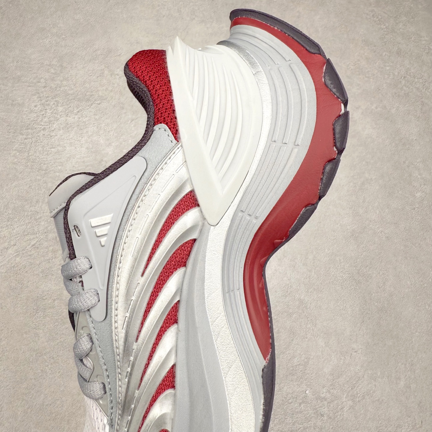 图片[7]-AD XLG MTW系列 舒适百搭防滑耐磨低帮跑步鞋老爹鞋 IH1572 鞋面采用贯穿式银条 完整的线条流畅度带来充分的视觉享受 鞋舌若隐若现的LOGO充满神秘感 夸张的鞋后跟幅度设计 线条感延伸至后跟标志三条杆彰显adidas调性 中底采用LIGHT STRIKE科技 在满足穿搭属性的同时提供舒适的脚感 完整的流线型设计语言 从鞋面贯穿到鞋底以及鞋花纹路 颜值与实力兼具 秀场与日常皆融 未来已来 让我们继续期待 实拍调校N版已经零色差零失真 百分百还原实物色彩所见即所得 不存在货不对板色差等低级问题 选购参考实物拍摄 不混卖不参货 只用心做好货严格选品 承诺混一赔十 尺码：36 36.5 37.5 38 38.5 39 40 40.5 41 42 42.5 43 44 44.5 45-选品中心