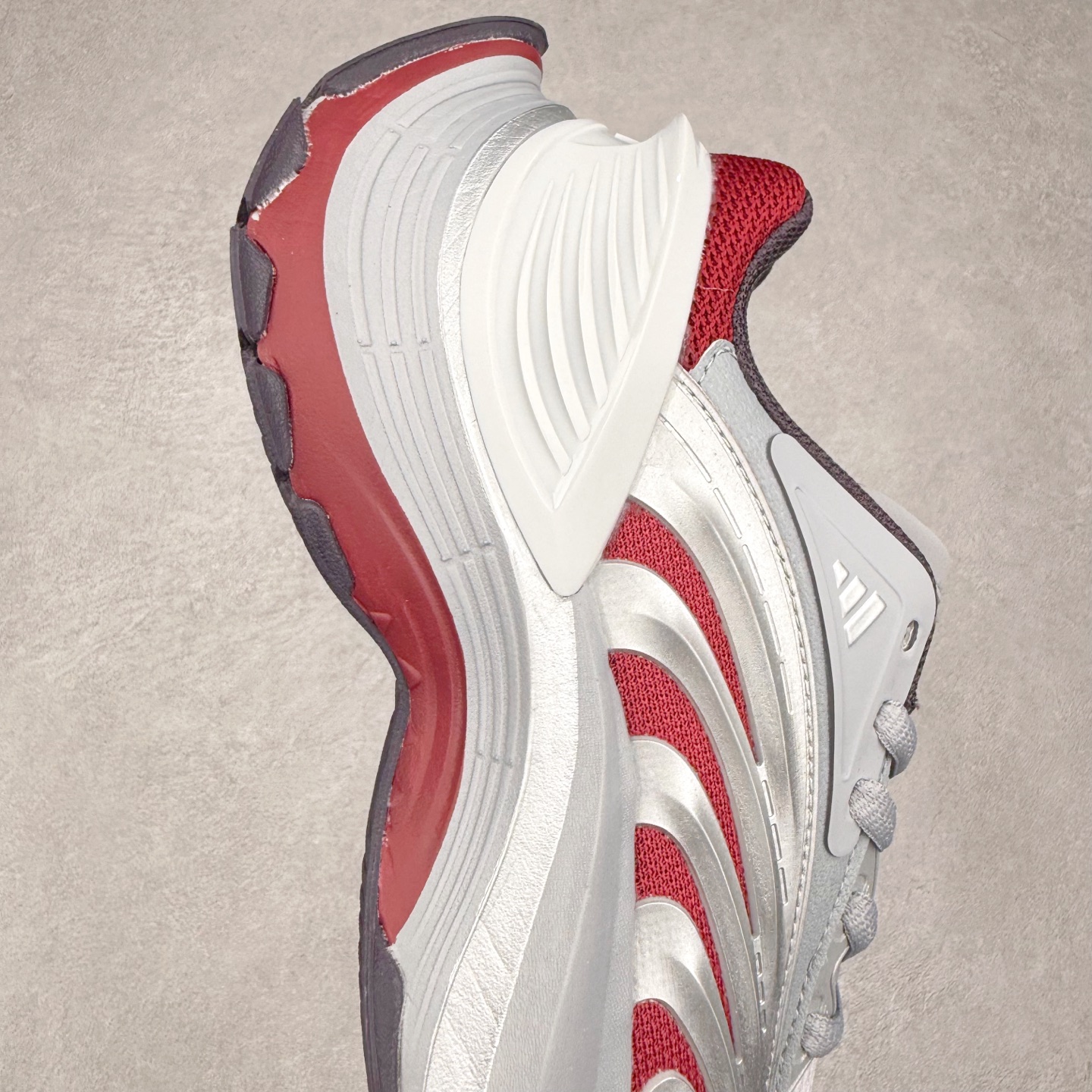 图片[6]-AD XLG MTW系列 舒适百搭防滑耐磨低帮跑步鞋老爹鞋 IH1572 鞋面采用贯穿式银条 完整的线条流畅度带来充分的视觉享受 鞋舌若隐若现的LOGO充满神秘感 夸张的鞋后跟幅度设计 线条感延伸至后跟标志三条杆彰显adidas调性 中底采用LIGHT STRIKE科技 在满足穿搭属性的同时提供舒适的脚感 完整的流线型设计语言 从鞋面贯穿到鞋底以及鞋花纹路 颜值与实力兼具 秀场与日常皆融 未来已来 让我们继续期待 实拍调校N版已经零色差零失真 百分百还原实物色彩所见即所得 不存在货不对板色差等低级问题 选购参考实物拍摄 不混卖不参货 只用心做好货严格选品 承诺混一赔十 尺码：36 36.5 37.5 38 38.5 39 40 40.5 41 42 42.5 43 44 44.5 45-选品中心