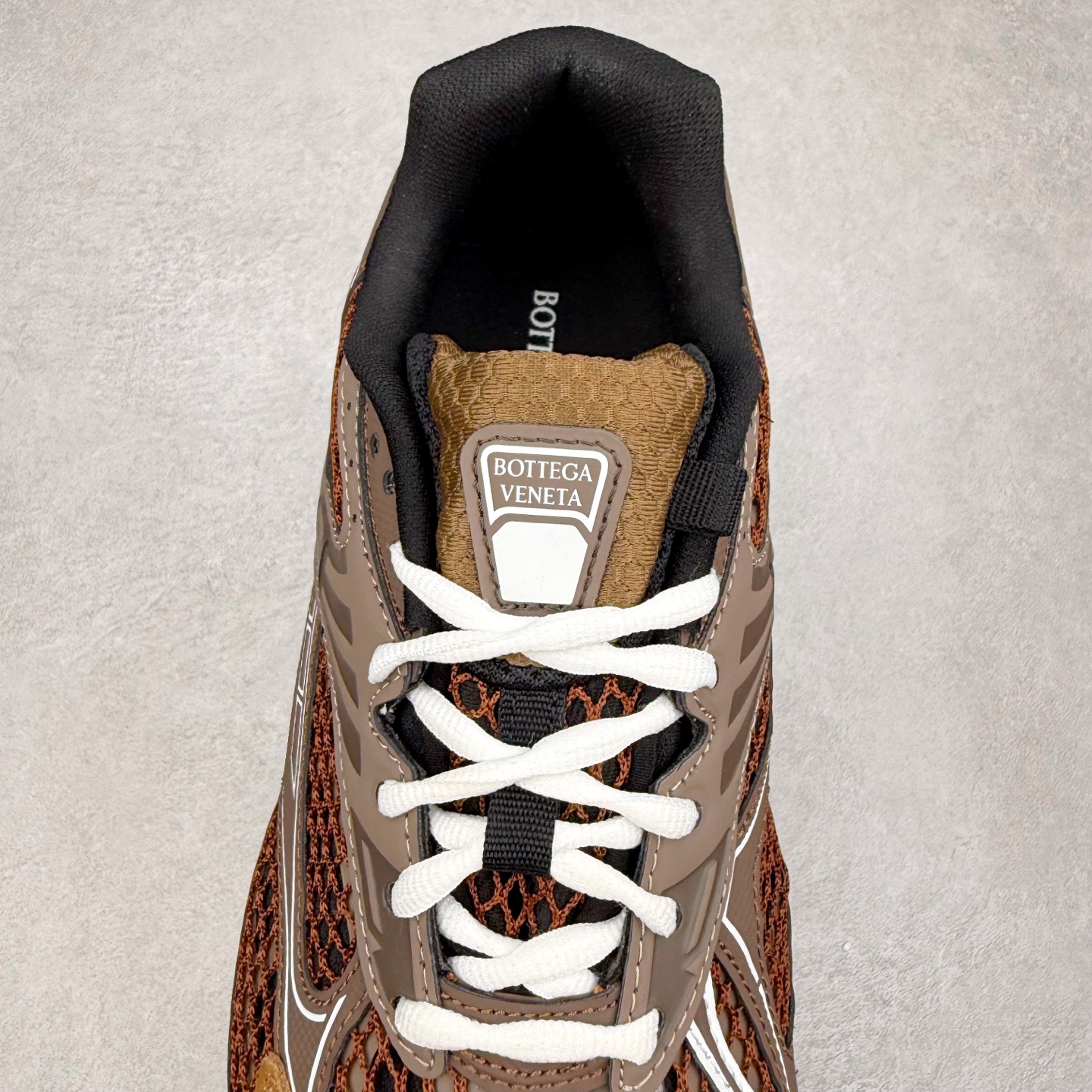 图片[5]-BOTTEGA VENETA Orbit Runner BV葆蝶家时尚休闲王一博同款老爹鞋运动鞋 原版开发 一比一打造 相似度百分之99以上 市场一梯队级别品质 区别市场任何标文顶级品质版本 采用轻质科技网布面料 搭配几何图案设计橡胶外底 王炸系列 高版本 认准套包工艺 实际增高很多哦 还是一样显腿细非常nice 耐玩耐造 对标对版 套包鞋工艺 认准高版本 大底选用拼色TPU大底 配置原版包装 尺码：35 36 37 38 39 40 41 42 43 44 45-选品中心