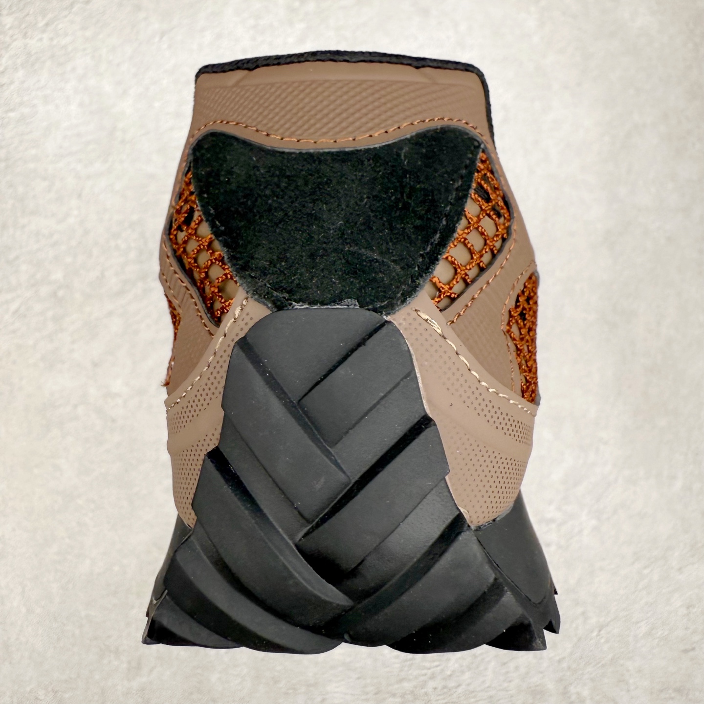 图片[8]-BOTTEGA VENETA Orbit Runner BV葆蝶家时尚休闲王一博同款老爹鞋运动鞋 原版开发 一比一打造 相似度百分之99以上 市场一梯队级别品质 区别市场任何标文顶级品质版本 采用轻质科技网布面料 搭配几何图案设计橡胶外底 王炸系列 高版本 认准套包工艺 实际增高很多哦 还是一样显腿细非常nice 耐玩耐造 对标对版 套包鞋工艺 认准高版本 大底选用拼色TPU大底 配置原版包装 尺码：35 36 37 38 39 40 41 42 43 44 45-选品中心