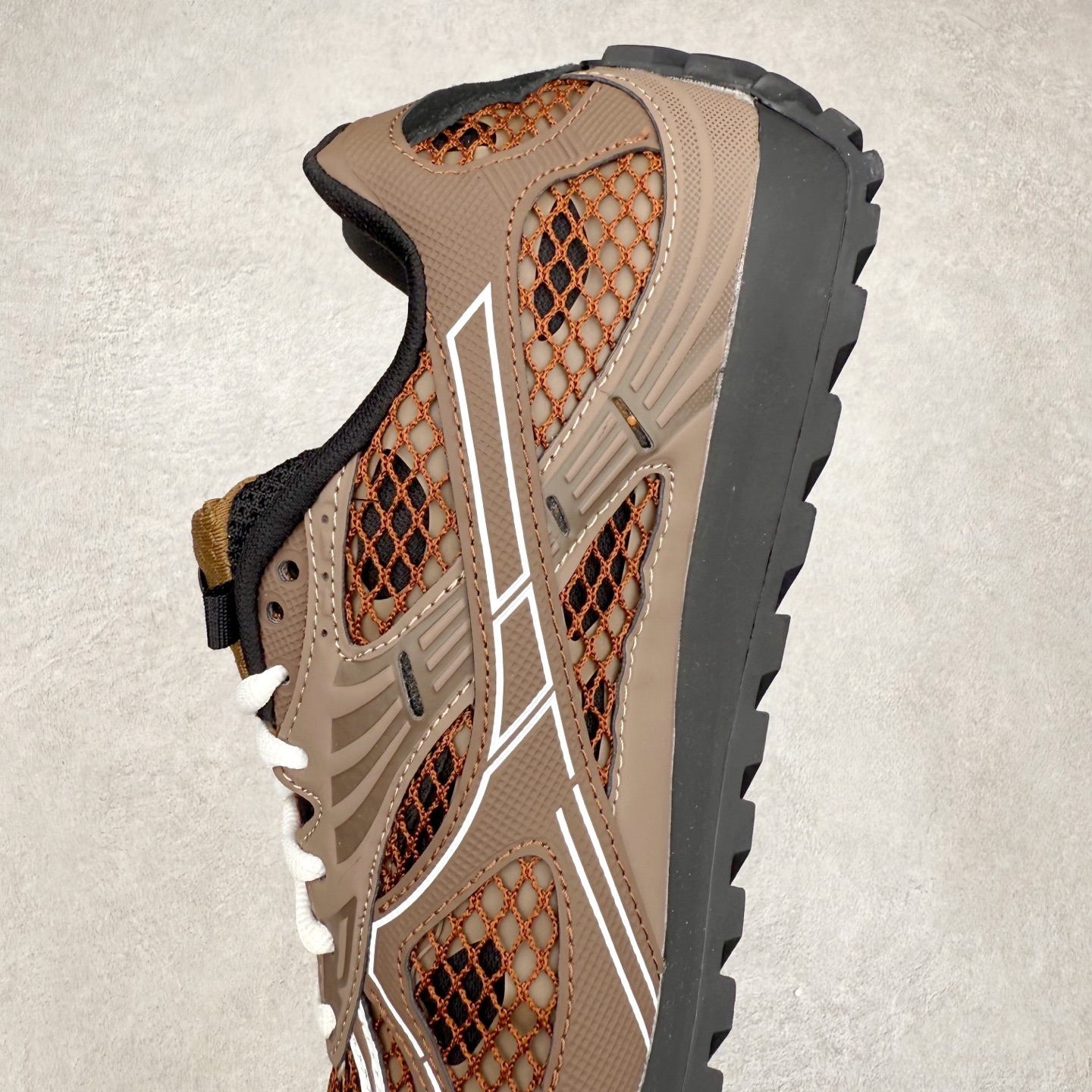 图片[7]-BOTTEGA VENETA Orbit Runner BV葆蝶家时尚休闲王一博同款老爹鞋运动鞋 原版开发 一比一打造 相似度百分之99以上 市场一梯队级别品质 区别市场任何标文顶级品质版本 采用轻质科技网布面料 搭配几何图案设计橡胶外底 王炸系列 高版本 认准套包工艺 实际增高很多哦 还是一样显腿细非常nice 耐玩耐造 对标对版 套包鞋工艺 认准高版本 大底选用拼色TPU大底 配置原版包装 尺码：35 36 37 38 39 40 41 42 43 44 45-选品中心