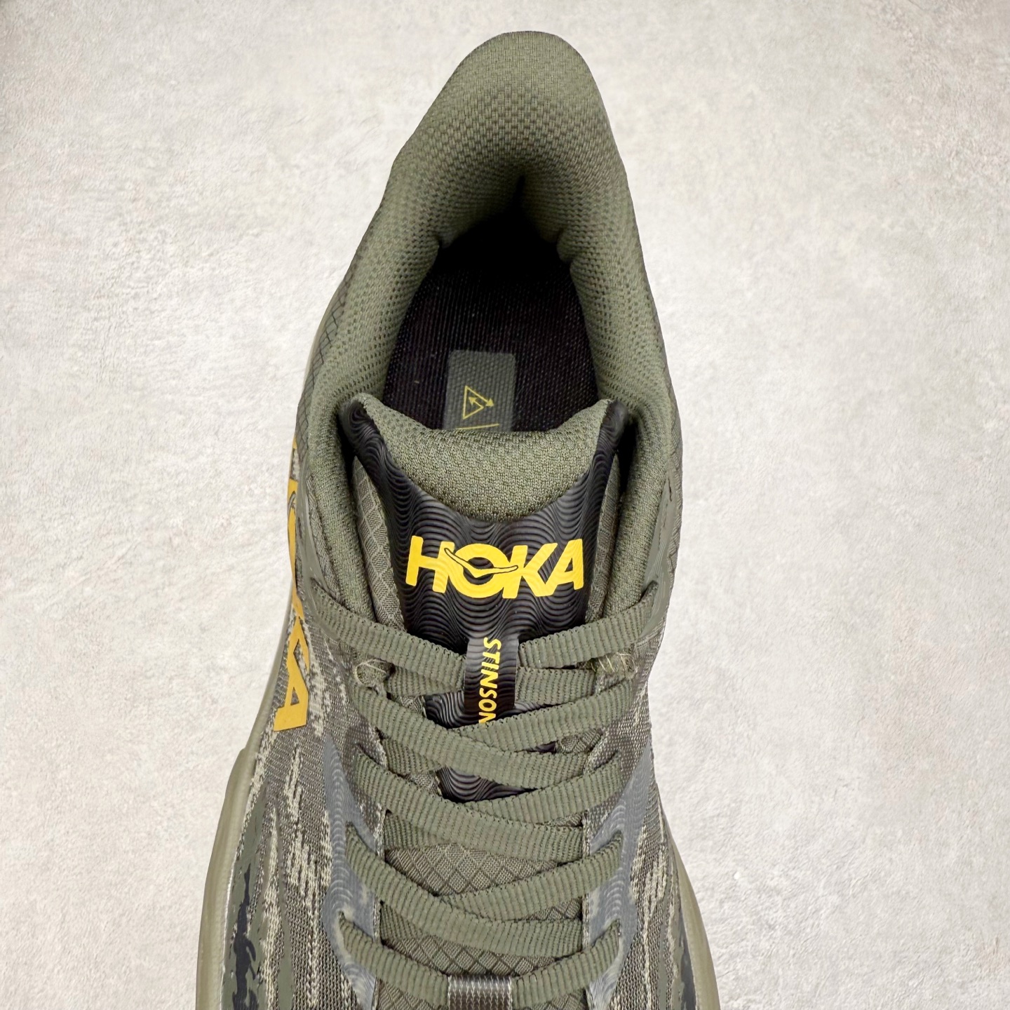 图片[5]-HOKA ONE ONE Stinson 7 ATR 斯廷森7代系列低帮全地形厚底轻量运动越野跑鞋 HOKA ONE ONE总是以独特的方式 Stinson ATR 主打整个HOKA系列中最出色最厚中底设计 堪称名副其实的“减震王” 这一款多功能全地形跑鞋采用以废旧塑料制成的尤尼菲 Reprieve再生面料 比其前代产品的重量更轻、稳定性更高 与鞋带一体化设计的全新孔眼可提供独立的支撑 精心打磨的后跟鞋口圈可带来松软契合的舒适脚感 而紧密分布的凸耳则可以确保绝佳的稳定性 尺码：36 36.5 37.5 38 38.5 39 40 40.5 41 42 42.5 43 44 44.5 45-选品中心