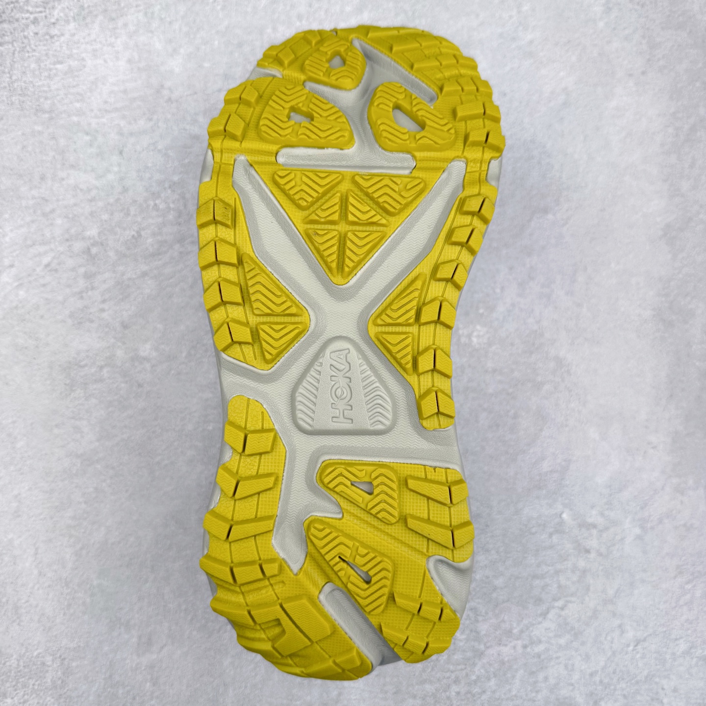 图片[9]-HOKA ONE ONE Stinson 7 ATR 斯廷森7代系列低帮全地形厚底轻量运动越野跑鞋 HOKA ONE ONE总是以独特的方式 Stinson ATR 主打整个HOKA系列中最出色最厚中底设计 堪称名副其实的“减震王” 这一款多功能全地形跑鞋采用以废旧塑料制成的尤尼菲 Reprieve再生面料 比其前代产品的重量更轻、稳定性更高 与鞋带一体化设计的全新孔眼可提供独立的支撑 精心打磨的后跟鞋口圈可带来松软契合的舒适脚感 而紧密分布的凸耳则可以确保绝佳的稳定性 尺码：36 36.5 37.5 38 38.5 39 40 40.5 41 42 42.5 43 44 44.5 45-选品中心