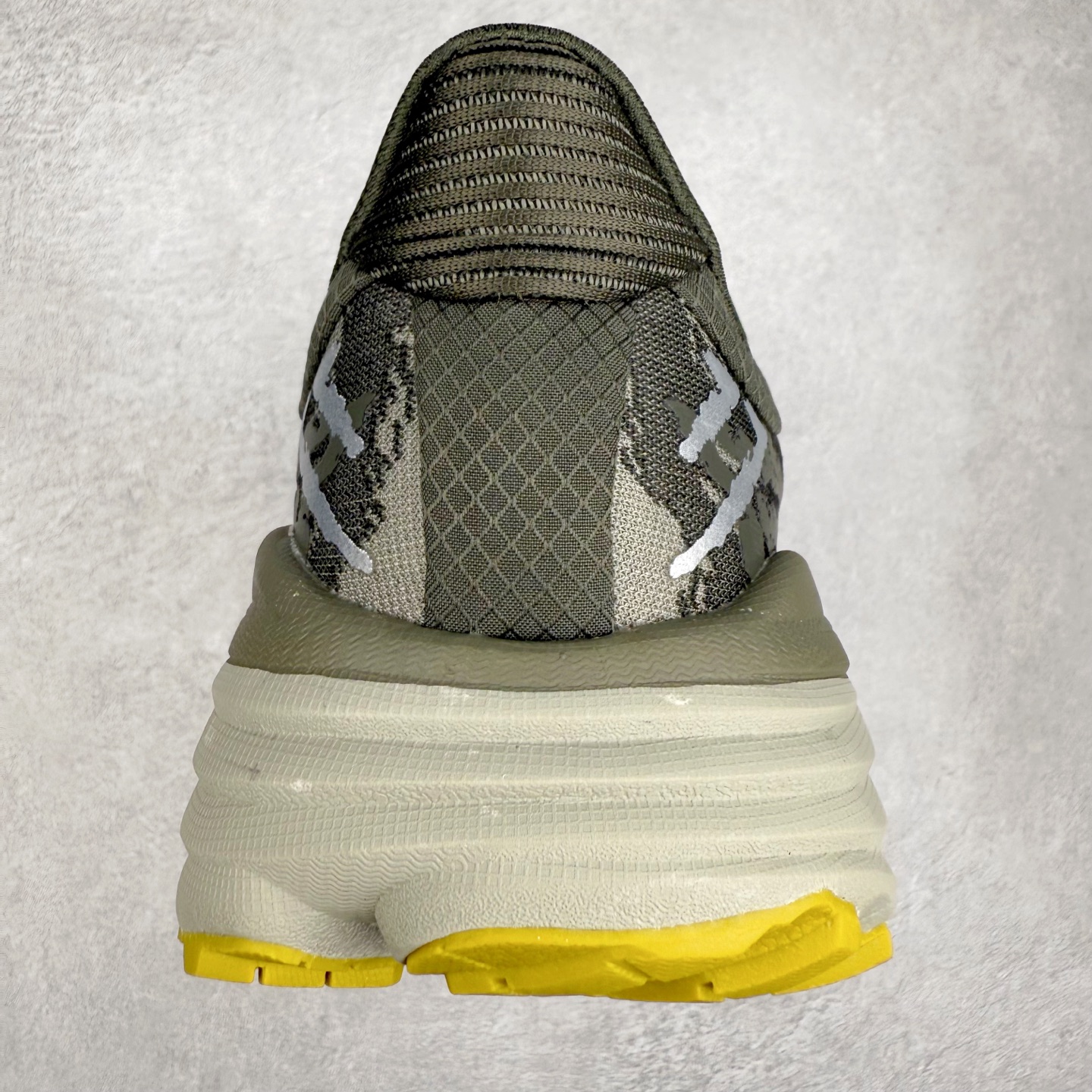 图片[8]-HOKA ONE ONE Stinson 7 ATR 斯廷森7代系列低帮全地形厚底轻量运动越野跑鞋 HOKA ONE ONE总是以独特的方式 Stinson ATR 主打整个HOKA系列中最出色最厚中底设计 堪称名副其实的“减震王” 这一款多功能全地形跑鞋采用以废旧塑料制成的尤尼菲 Reprieve再生面料 比其前代产品的重量更轻、稳定性更高 与鞋带一体化设计的全新孔眼可提供独立的支撑 精心打磨的后跟鞋口圈可带来松软契合的舒适脚感 而紧密分布的凸耳则可以确保绝佳的稳定性 尺码：36 36.5 37.5 38 38.5 39 40 40.5 41 42 42.5 43 44 44.5 45-选品中心