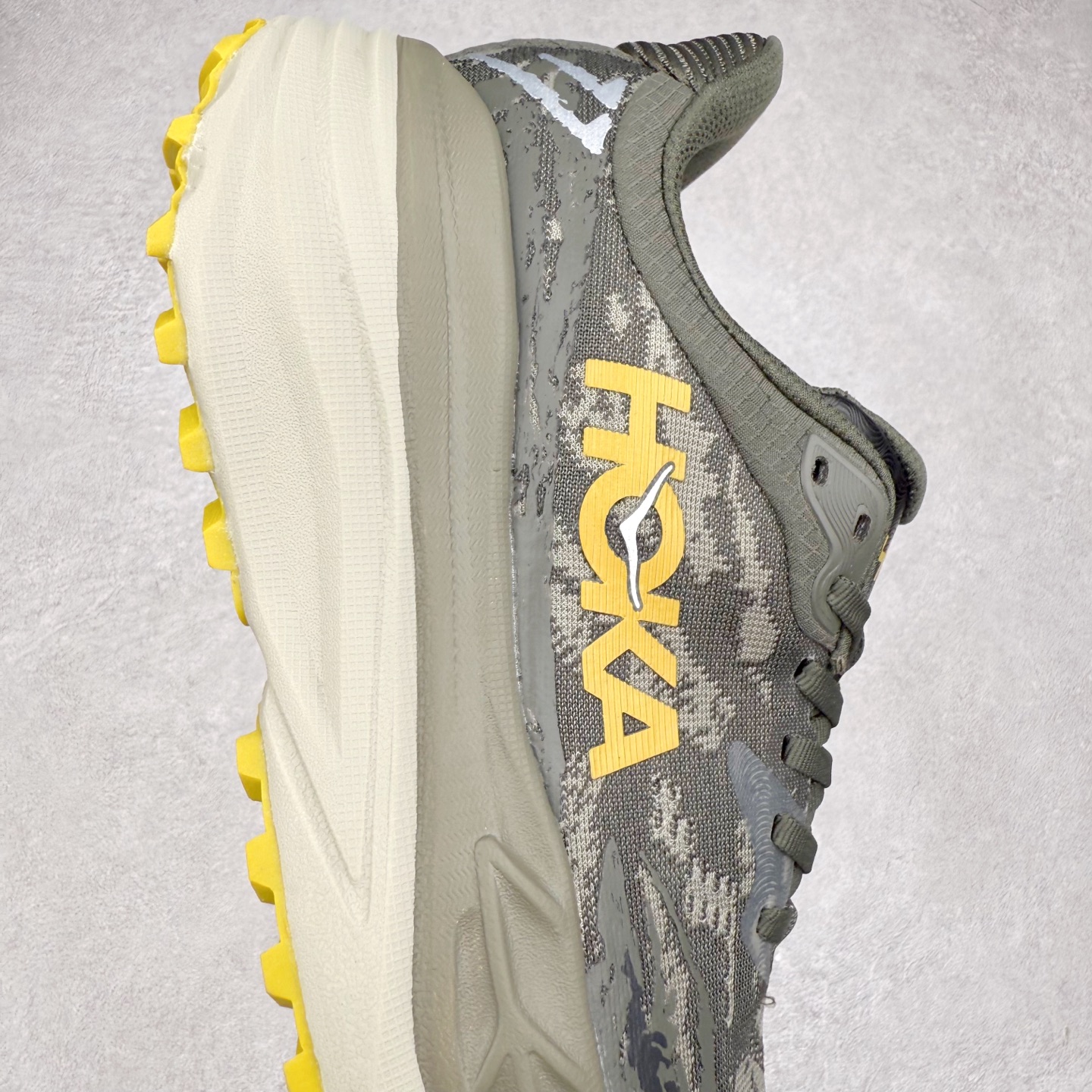 图片[6]-HOKA ONE ONE Stinson 7 ATR 斯廷森7代系列低帮全地形厚底轻量运动越野跑鞋 HOKA ONE ONE总是以独特的方式 Stinson ATR 主打整个HOKA系列中最出色最厚中底设计 堪称名副其实的“减震王” 这一款多功能全地形跑鞋采用以废旧塑料制成的尤尼菲 Reprieve再生面料 比其前代产品的重量更轻、稳定性更高 与鞋带一体化设计的全新孔眼可提供独立的支撑 精心打磨的后跟鞋口圈可带来松软契合的舒适脚感 而紧密分布的凸耳则可以确保绝佳的稳定性 尺码：36 36.5 37.5 38 38.5 39 40 40.5 41 42 42.5 43 44 44.5 45-选品中心