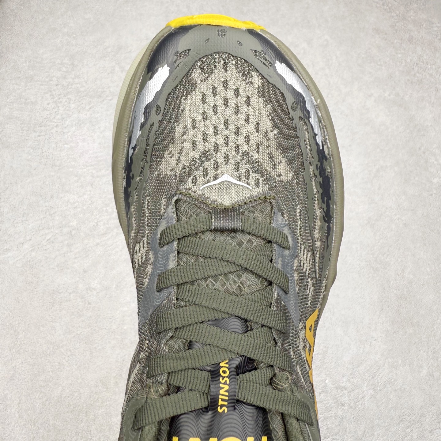 图片[4]-HOKA ONE ONE Stinson 7 ATR 斯廷森7代系列低帮全地形厚底轻量运动越野跑鞋 HOKA ONE ONE总是以独特的方式 Stinson ATR 主打整个HOKA系列中最出色最厚中底设计 堪称名副其实的“减震王” 这一款多功能全地形跑鞋采用以废旧塑料制成的尤尼菲 Reprieve再生面料 比其前代产品的重量更轻、稳定性更高 与鞋带一体化设计的全新孔眼可提供独立的支撑 精心打磨的后跟鞋口圈可带来松软契合的舒适脚感 而紧密分布的凸耳则可以确保绝佳的稳定性 尺码：36 36.5 37.5 38 38.5 39 40 40.5 41 42 42.5 43 44 44.5 45-选品中心