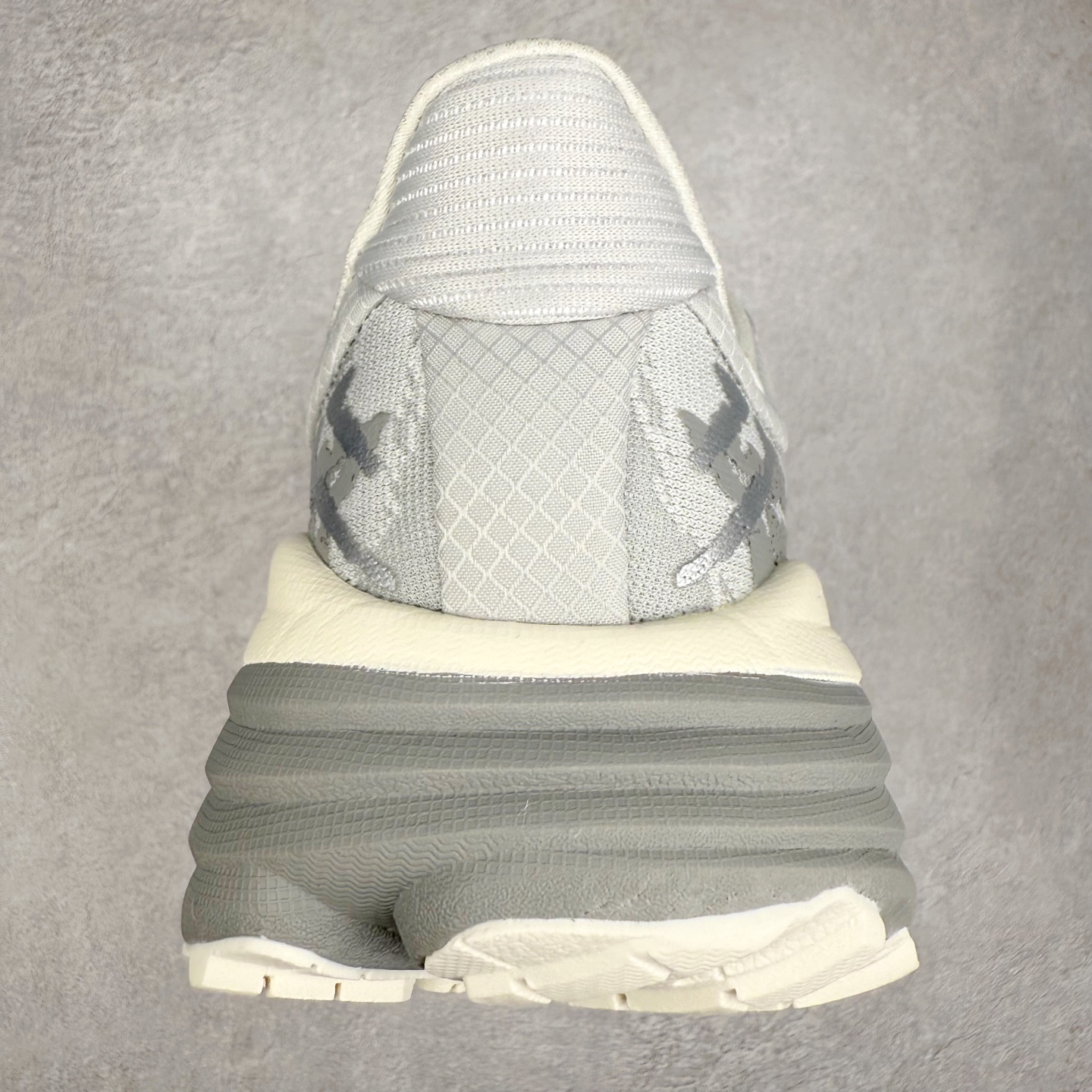 图片[8]-HOKA ONE ONE Stinson 7 ATR 斯廷森7代系列低帮全地形厚底轻量运动越野跑鞋 HOKA ONE ONE总是以独特的方式 Stinson ATR 主打整个HOKA系列中最出色最厚中底设计 堪称名副其实的“减震王” 这一款多功能全地形跑鞋采用以废旧塑料制成的尤尼菲 Reprieve再生面料 比其前代产品的重量更轻、稳定性更高 与鞋带一体化设计的全新孔眼可提供独立的支撑 精心打磨的后跟鞋口圈可带来松软契合的舒适脚感 而紧密分布的凸耳则可以确保绝佳的稳定性 尺码：36 36.5 37.5 38 38.5 39 40 40.5 41 42 42.5 43 44 44.5 45-选品中心