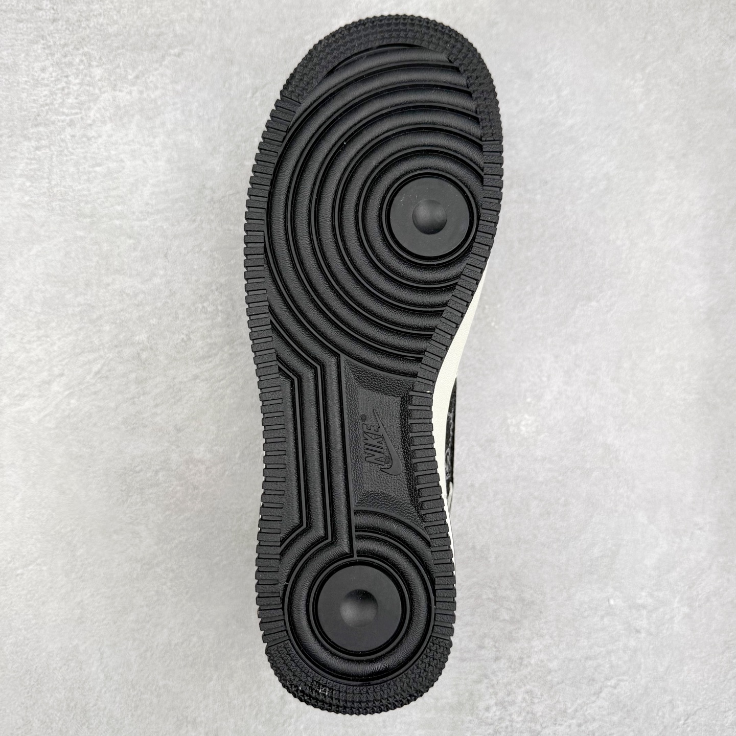 图片[9]-NK Air Force 1´07 Low 空军一号低帮百搭休闲运动板鞋 SC0601-571 柔软、弹性十足的缓震性能和出色的中底设计 横跨复古与现代的外型结合 造就出风靡全球 三十多年的Force 1 直到今天还深受青睐 实拍调校N版已经零色差零失真 百分百还原实物色彩所见即所得 不存在货不对板色差等低级问题 选购参考实物拍摄 不混卖不参货 只用心做好货严格选品 承诺混一赔十 尺码：36 36.5 37.5 38 38.5 39 40 40.5 41 42 42.5 43 44 44.5 45-选品中心