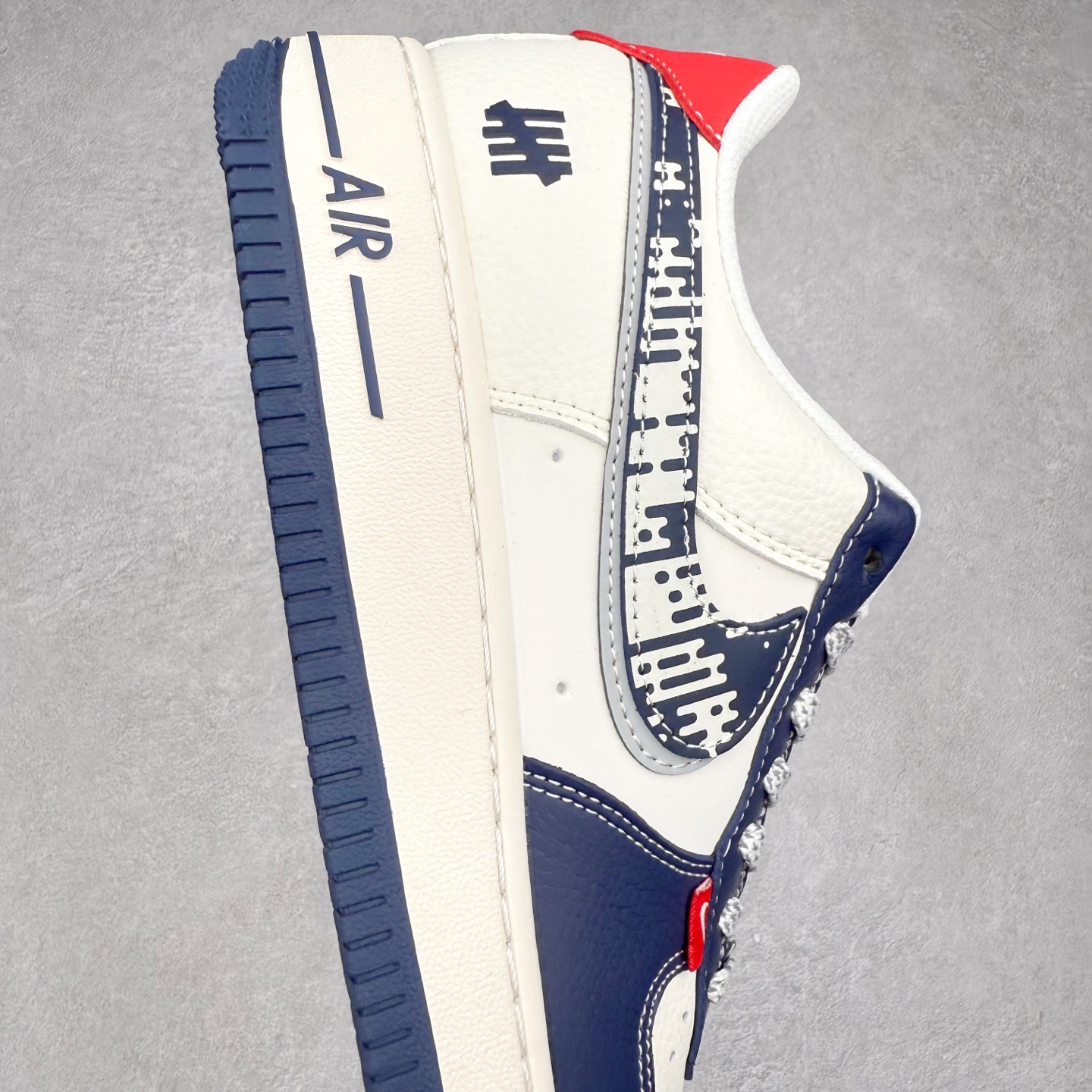 图片[6]-NK Air Force 1´07 Low 空军一号低帮百搭休闲运动板鞋 JP8028-005 柔软、弹性十足的缓震性能和出色的中底设计 横跨复古与现代的外型结合 造就出风靡全球 三十多年的Force 1 直到今天还深受青睐 实拍调校N版已经零色差零失真 百分百还原实物色彩所见即所得 不存在货不对板色差等低级问题 选购参考实物拍摄 不混卖不参货 只用心做好货严格选品 承诺混一赔十 尺码：36 36.5 37.5 38 38.5 39 40 40.5 41 42 42.5 43 44 44.5 45-选品中心