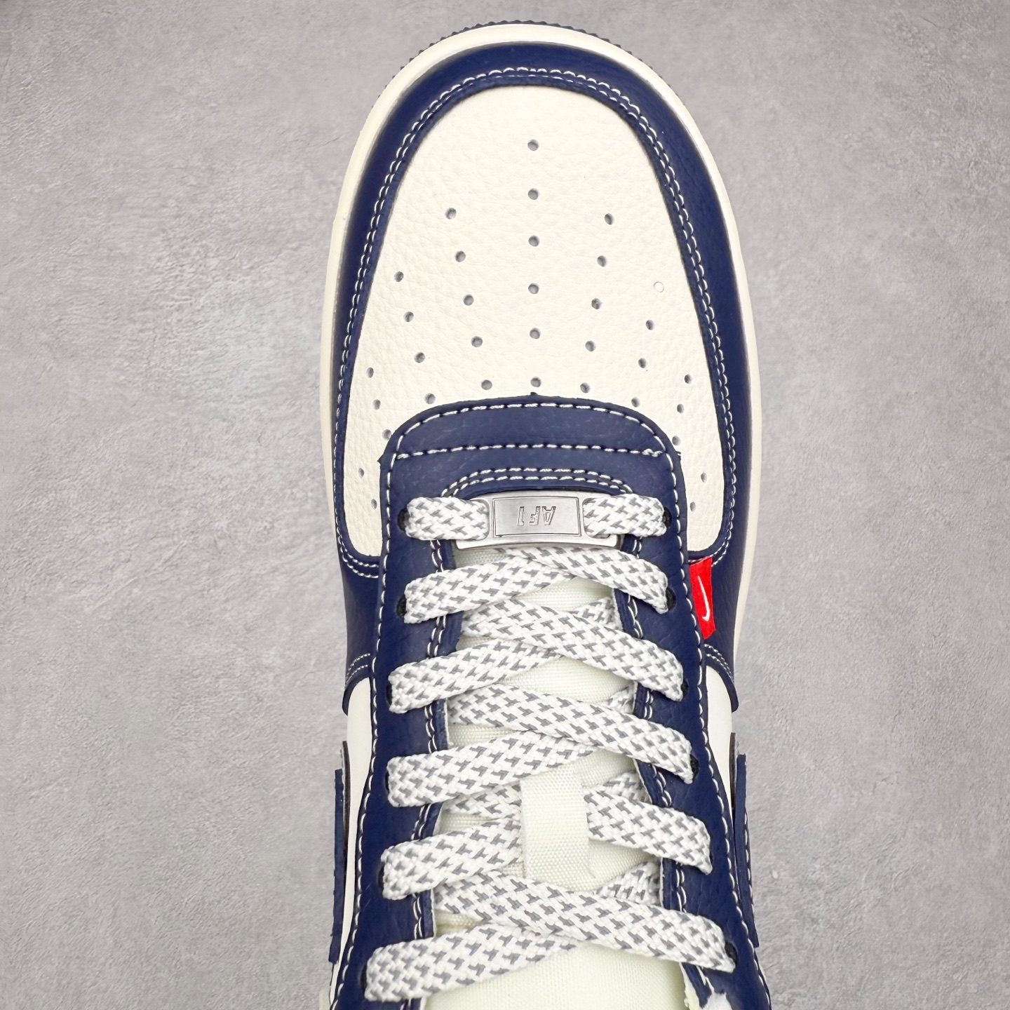 图片[4]-NK Air Force 1´07 Low 空军一号低帮百搭休闲运动板鞋 JP8028-005 柔软、弹性十足的缓震性能和出色的中底设计 横跨复古与现代的外型结合 造就出风靡全球 三十多年的Force 1 直到今天还深受青睐 实拍调校N版已经零色差零失真 百分百还原实物色彩所见即所得 不存在货不对板色差等低级问题 选购参考实物拍摄 不混卖不参货 只用心做好货严格选品 承诺混一赔十 尺码：36 36.5 37.5 38 38.5 39 40 40.5 41 42 42.5 43 44 44.5 45-选品中心