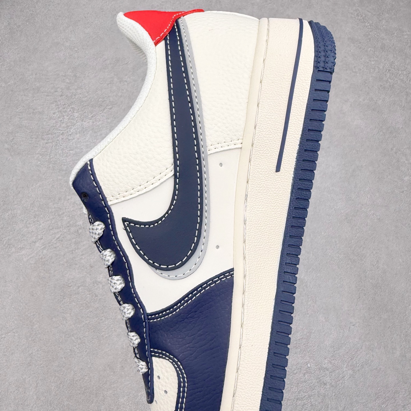 图片[7]-NK Air Force 1´07 Low 空军一号低帮百搭休闲运动板鞋 JP8028-005 柔软、弹性十足的缓震性能和出色的中底设计 横跨复古与现代的外型结合 造就出风靡全球 三十多年的Force 1 直到今天还深受青睐 实拍调校N版已经零色差零失真 百分百还原实物色彩所见即所得 不存在货不对板色差等低级问题 选购参考实物拍摄 不混卖不参货 只用心做好货严格选品 承诺混一赔十 尺码：36 36.5 37.5 38 38.5 39 40 40.5 41 42 42.5 43 44 44.5 45-选品中心