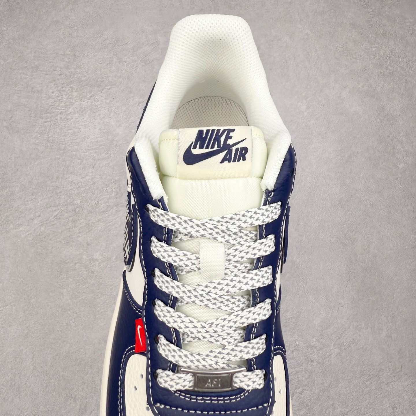 图片[5]-NK Air Force 1´07 Low 空军一号低帮百搭休闲运动板鞋 JP8028-005 柔软、弹性十足的缓震性能和出色的中底设计 横跨复古与现代的外型结合 造就出风靡全球 三十多年的Force 1 直到今天还深受青睐 实拍调校N版已经零色差零失真 百分百还原实物色彩所见即所得 不存在货不对板色差等低级问题 选购参考实物拍摄 不混卖不参货 只用心做好货严格选品 承诺混一赔十 尺码：36 36.5 37.5 38 38.5 39 40 40.5 41 42 42.5 43 44 44.5 45-选品中心