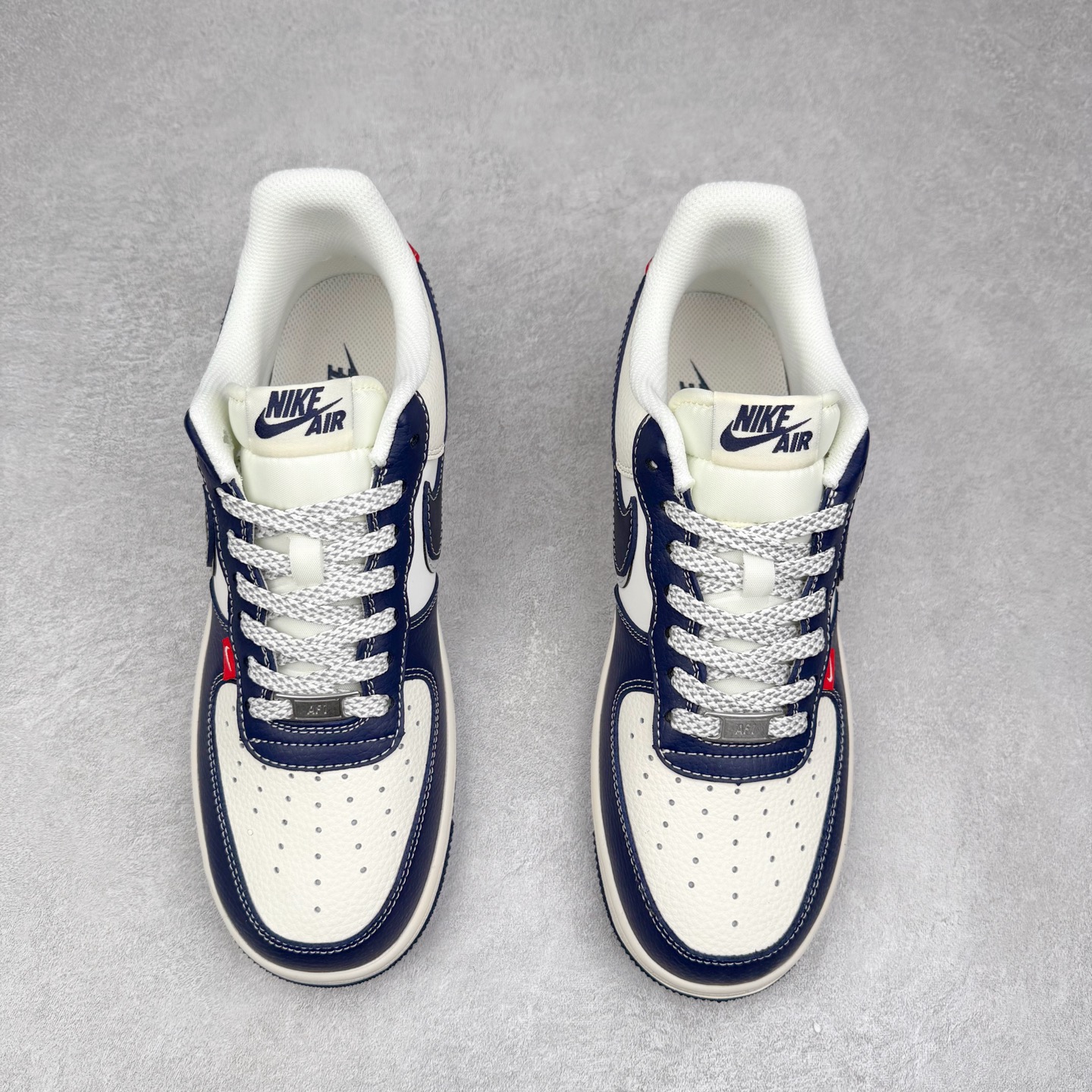 图片[2]-NK Air Force 1´07 Low 空军一号低帮百搭休闲运动板鞋 JP8028-005 柔软、弹性十足的缓震性能和出色的中底设计 横跨复古与现代的外型结合 造就出风靡全球 三十多年的Force 1 直到今天还深受青睐 实拍调校N版已经零色差零失真 百分百还原实物色彩所见即所得 不存在货不对板色差等低级问题 选购参考实物拍摄 不混卖不参货 只用心做好货严格选品 承诺混一赔十 尺码：36 36.5 37.5 38 38.5 39 40 40.5 41 42 42.5 43 44 44.5 45-选品中心