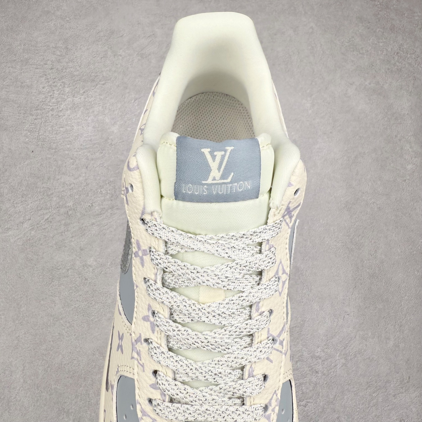 图片[5]-NK Air Force 1´07 Low 空军一号低帮百搭休闲运动板鞋 DF0188-078 柔软、弹性十足的缓震性能和出色的中底设计 横跨复古与现代的外型结合 造就出风靡全球 三十多年的Force 1 直到今天还深受青睐 实拍调校N版已经零色差零失真 百分百还原实物色彩所见即所得 不存在货不对板色差等低级问题 选购参考实物拍摄 不混卖不参货 只用心做好货严格选品 承诺混一赔十 尺码：36 36.5 37.5 38 38.5 39 40 40.5 41 42 42.5 43 44 44.5 45-选品中心