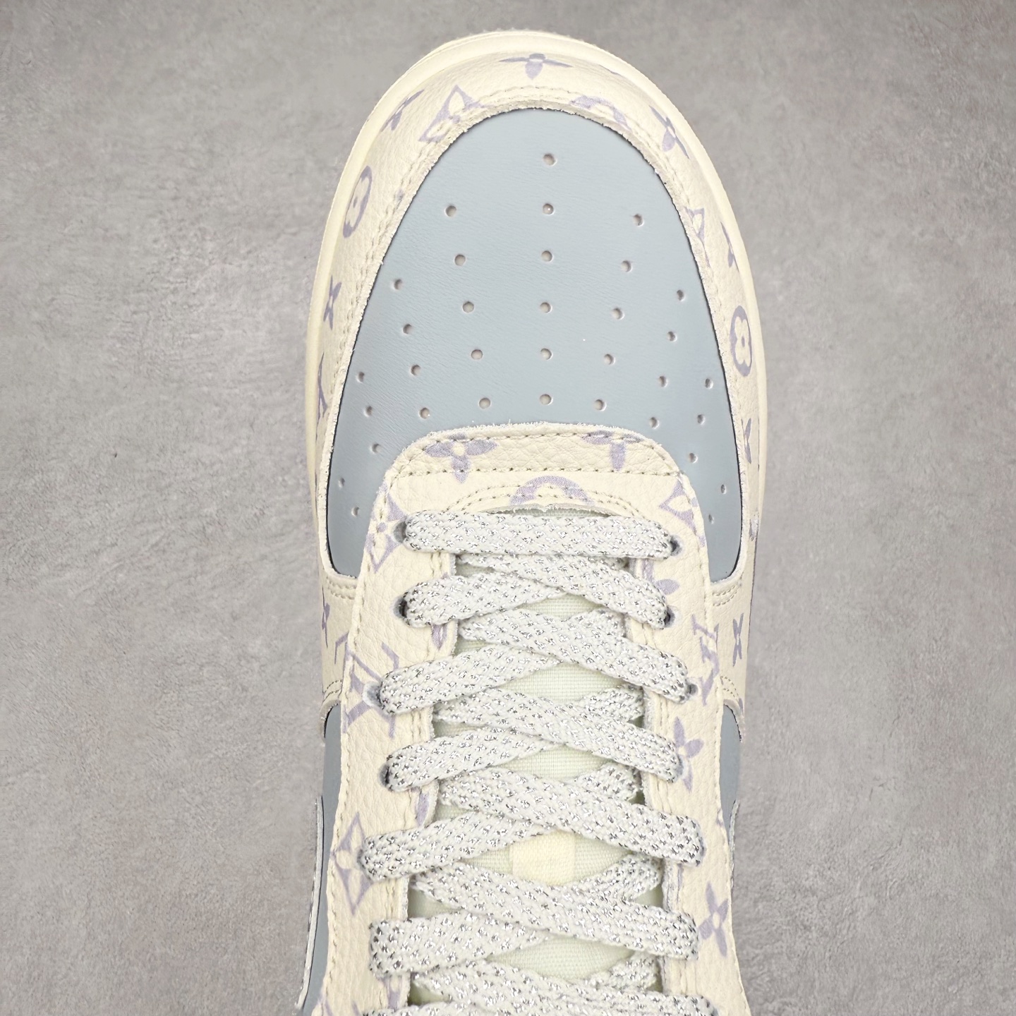 图片[4]-NK Air Force 1´07 Low 空军一号低帮百搭休闲运动板鞋 DF0188-078 柔软、弹性十足的缓震性能和出色的中底设计 横跨复古与现代的外型结合 造就出风靡全球 三十多年的Force 1 直到今天还深受青睐 实拍调校N版已经零色差零失真 百分百还原实物色彩所见即所得 不存在货不对板色差等低级问题 选购参考实物拍摄 不混卖不参货 只用心做好货严格选品 承诺混一赔十 尺码：36 36.5 37.5 38 38.5 39 40 40.5 41 42 42.5 43 44 44.5 45-选品中心