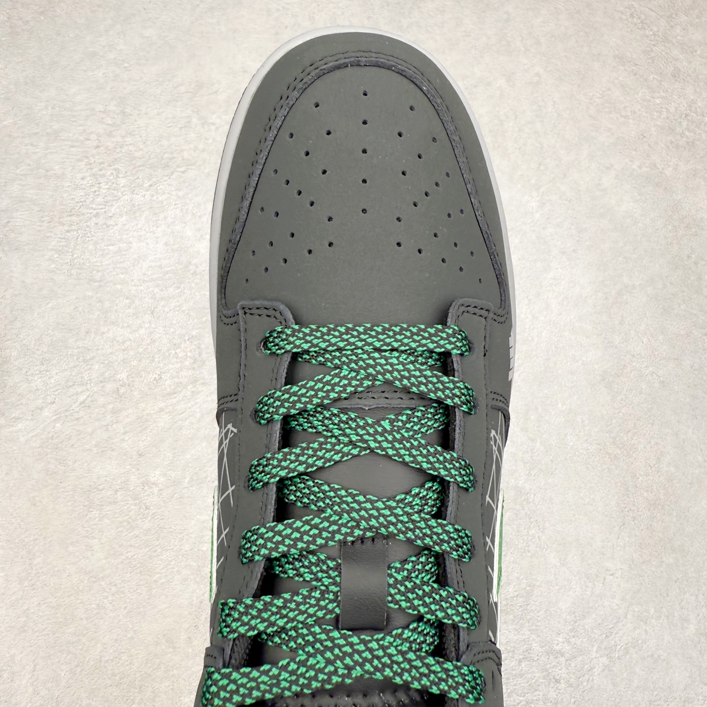 图片[4]-NK Dunk Low 定制配色 QW5836-019 大厂出品 极力推荐 原装头层材料 独家版型蒸餾加工帶來的是更好的视觉和脚感体验大厂纯原品质出货 清洁度 电绣工艺 皮料切割干净无任何毛边 细节完美 实拍调校N版已经零色差零失真 百分百还原实物色彩所见即所得 不存在货不对板色差等低级问题 选购参考实物拍摄 不混卖不参货 只用心做好货严格选品 承诺混一赔十 尺码：36 36.5 37.5 38 38.5 39 40 40.5 41 42 42.5 43 44 44.5 45-选品中心