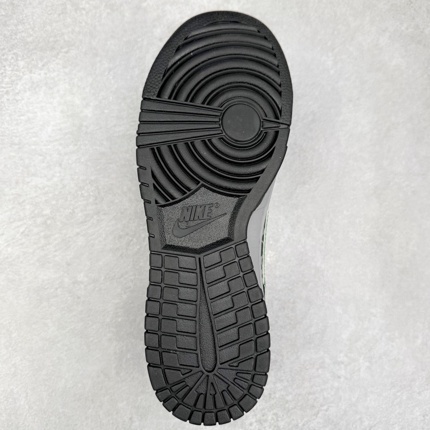 图片[9]-NK Dunk Low 定制配色 QW5836-019 大厂出品 极力推荐 原装头层材料 独家版型蒸餾加工帶來的是更好的视觉和脚感体验大厂纯原品质出货 清洁度 电绣工艺 皮料切割干净无任何毛边 细节完美 实拍调校N版已经零色差零失真 百分百还原实物色彩所见即所得 不存在货不对板色差等低级问题 选购参考实物拍摄 不混卖不参货 只用心做好货严格选品 承诺混一赔十 尺码：36 36.5 37.5 38 38.5 39 40 40.5 41 42 42.5 43 44 44.5 45-选品中心