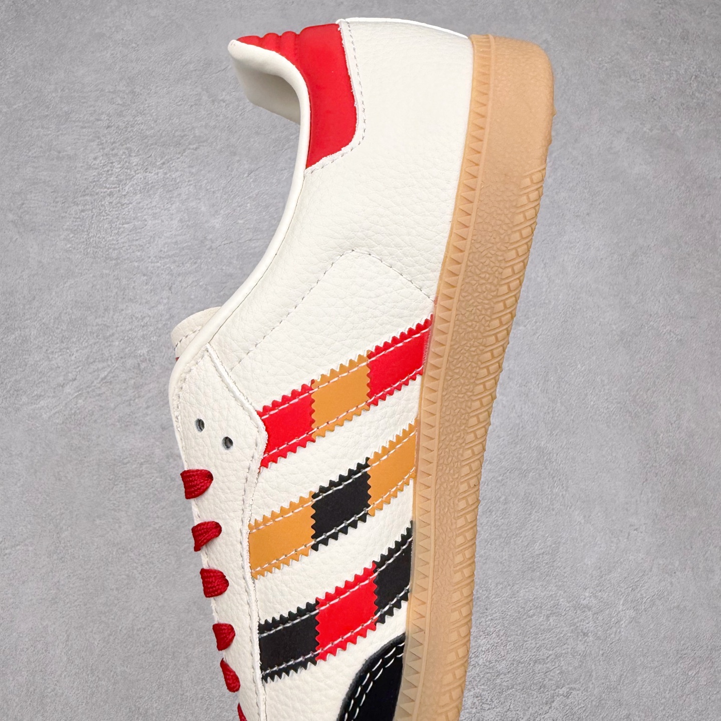 图片[7]-＃C2 AD Original Samba OG 复古经典轻便板鞋 定制配色 DX0006 这款桑巴鞋展示了高质量的工艺 带有装饰的超锁缝制和无缝的手感 柔软、柔软的皮革造型和标志性的3条纹完成了精致的外观 正规合身鞋带 鞋面上有绒面鞋垫 橡胶鞋底 享受正畸套筒软感 自50年代首次亮相以来就一直在赢得粉丝的青睐 尺码：36 36.5 37.5 38 38.5 39 40 40.5 41 42 42.5 43 44 44.5 45-选品中心