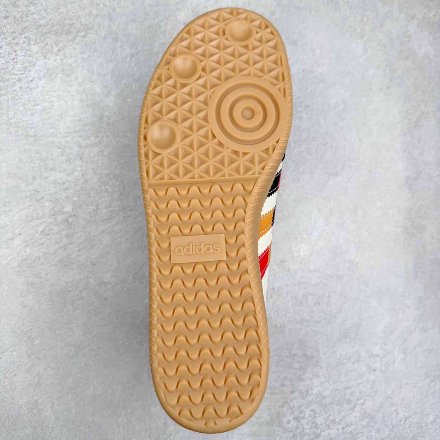 图片[9]-＃C2 AD Original Samba OG 复古经典轻便板鞋 定制配色 DX0006 这款桑巴鞋展示了高质量的工艺 带有装饰的超锁缝制和无缝的手感 柔软、柔软的皮革造型和标志性的3条纹完成了精致的外观 正规合身鞋带 鞋面上有绒面鞋垫 橡胶鞋底 享受正畸套筒软感 自50年代首次亮相以来就一直在赢得粉丝的青睐 尺码：36 36.5 37.5 38 38.5 39 40 40.5 41 42 42.5 43 44 44.5 45-选品中心